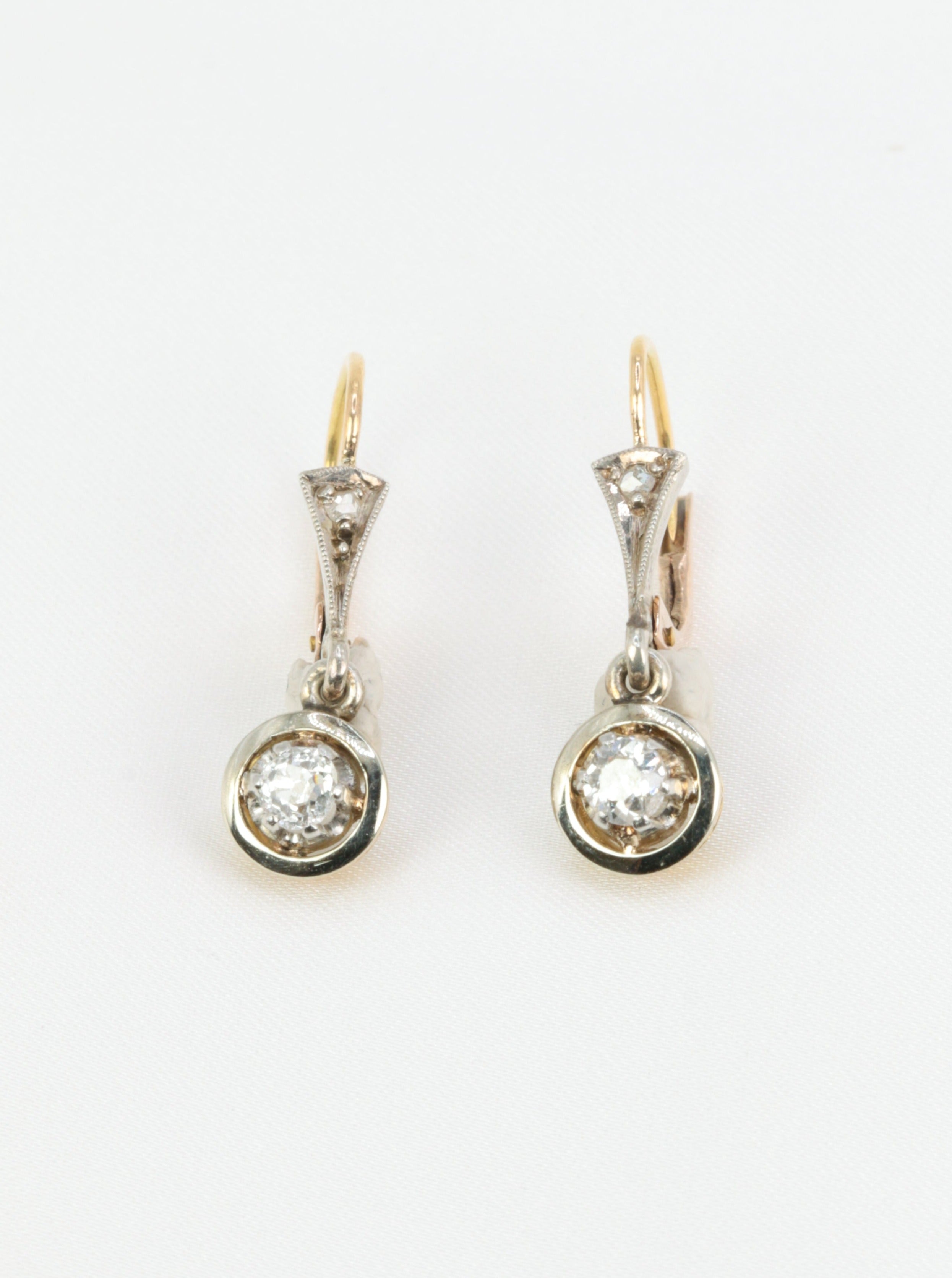 Paire de dormeuses anciennes en or et diamants taille ancienne