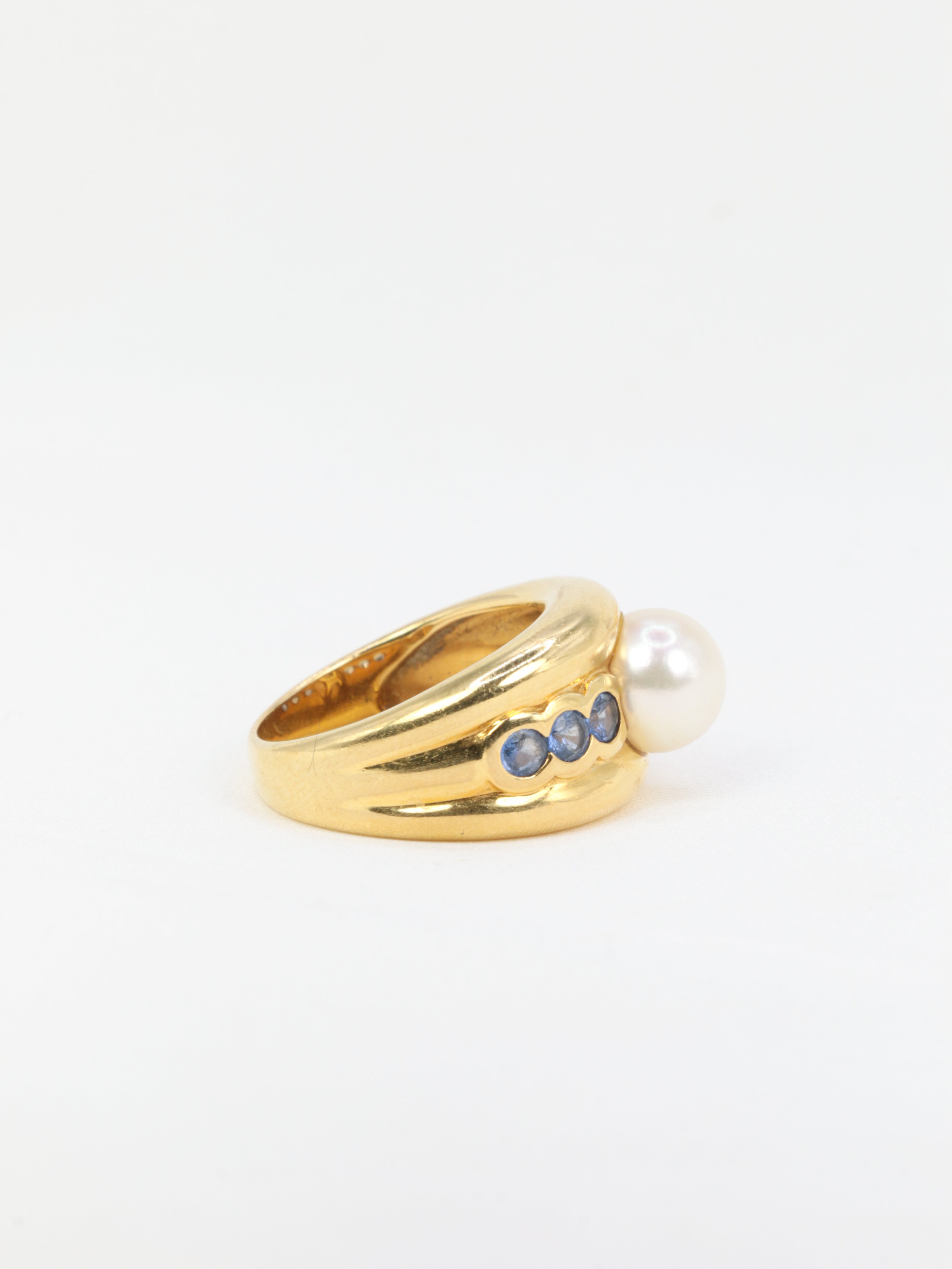 Bague vintage en or jaune, perle et saphirs