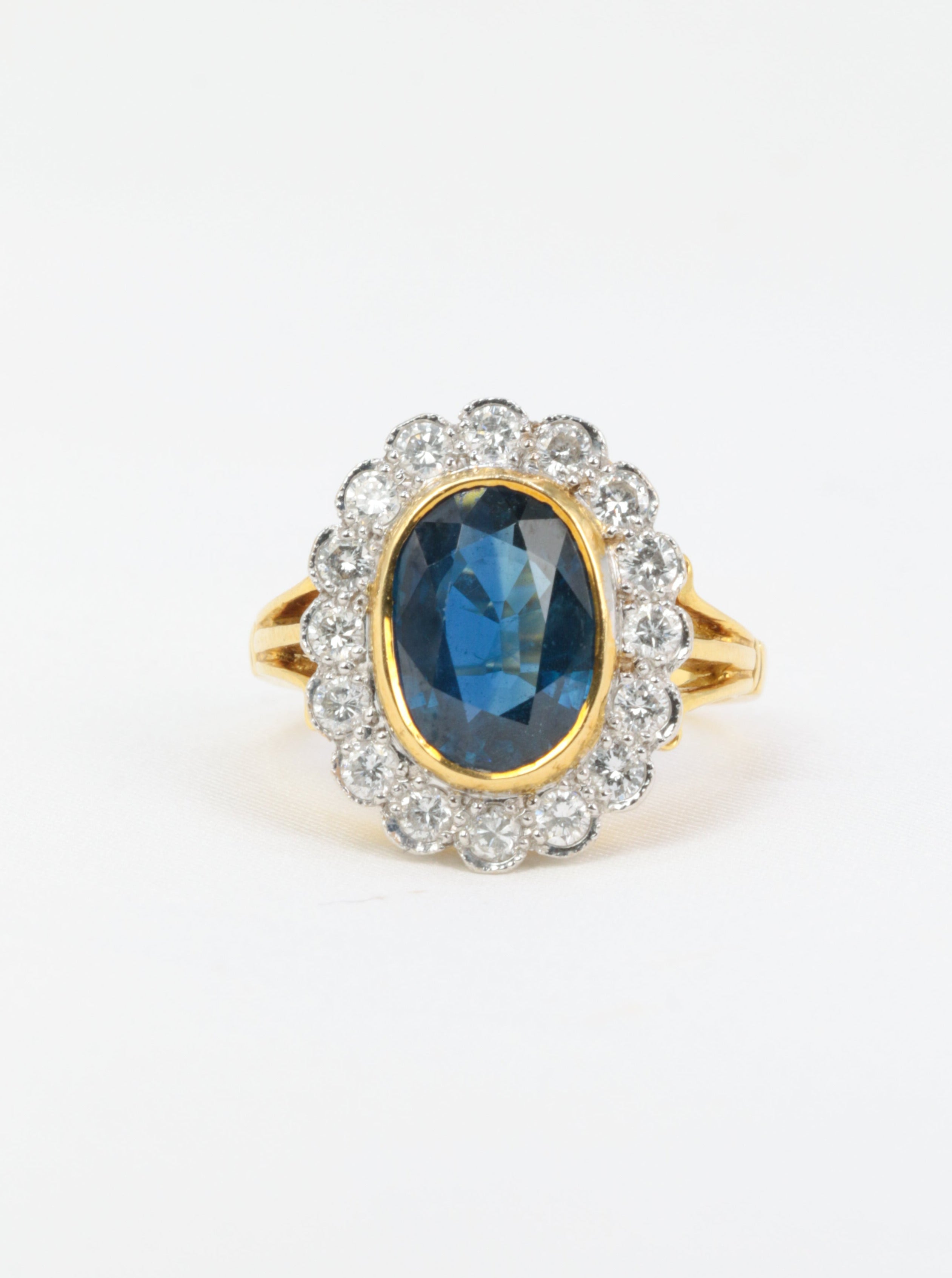 Bague vintage marguerite en or, saphir et diamants