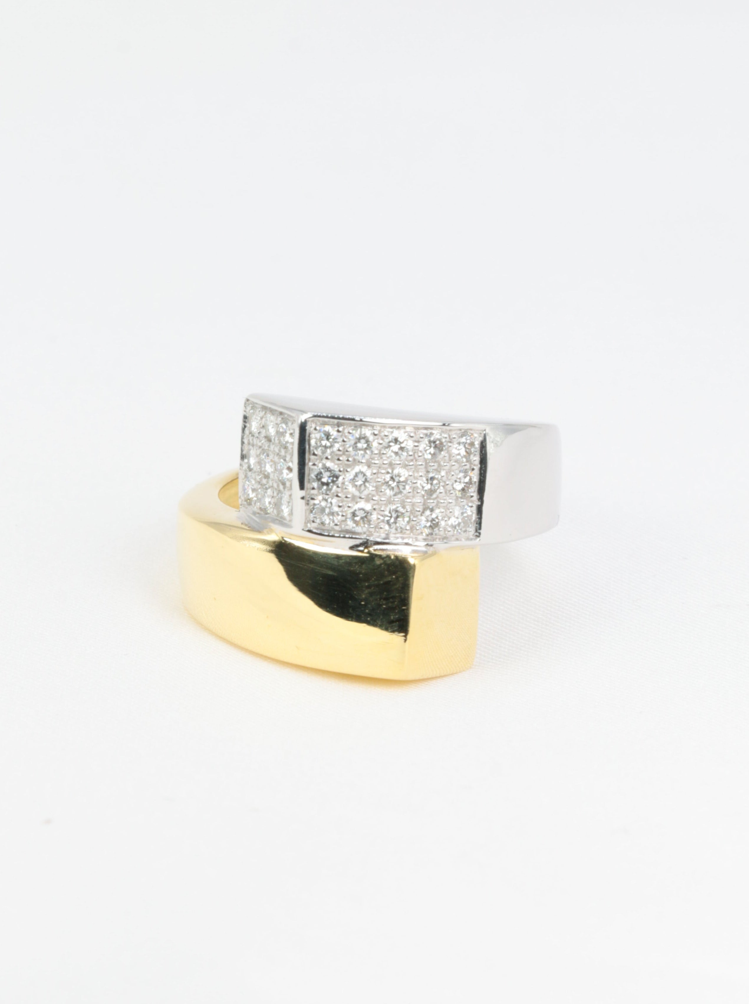 Vintage you and me geometric ring in gold and diamonds