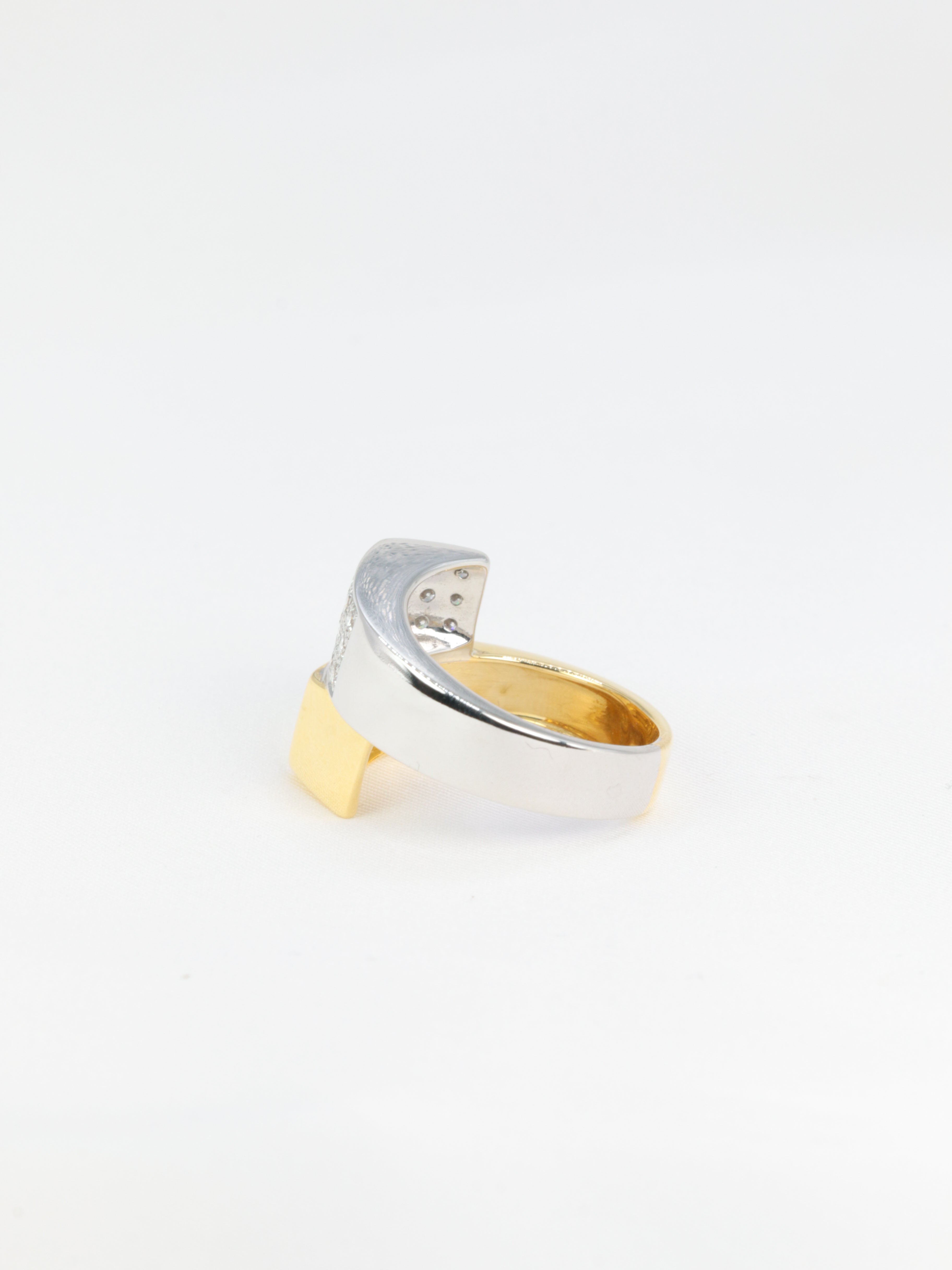 Vintage you and me geometric ring in gold and diamonds