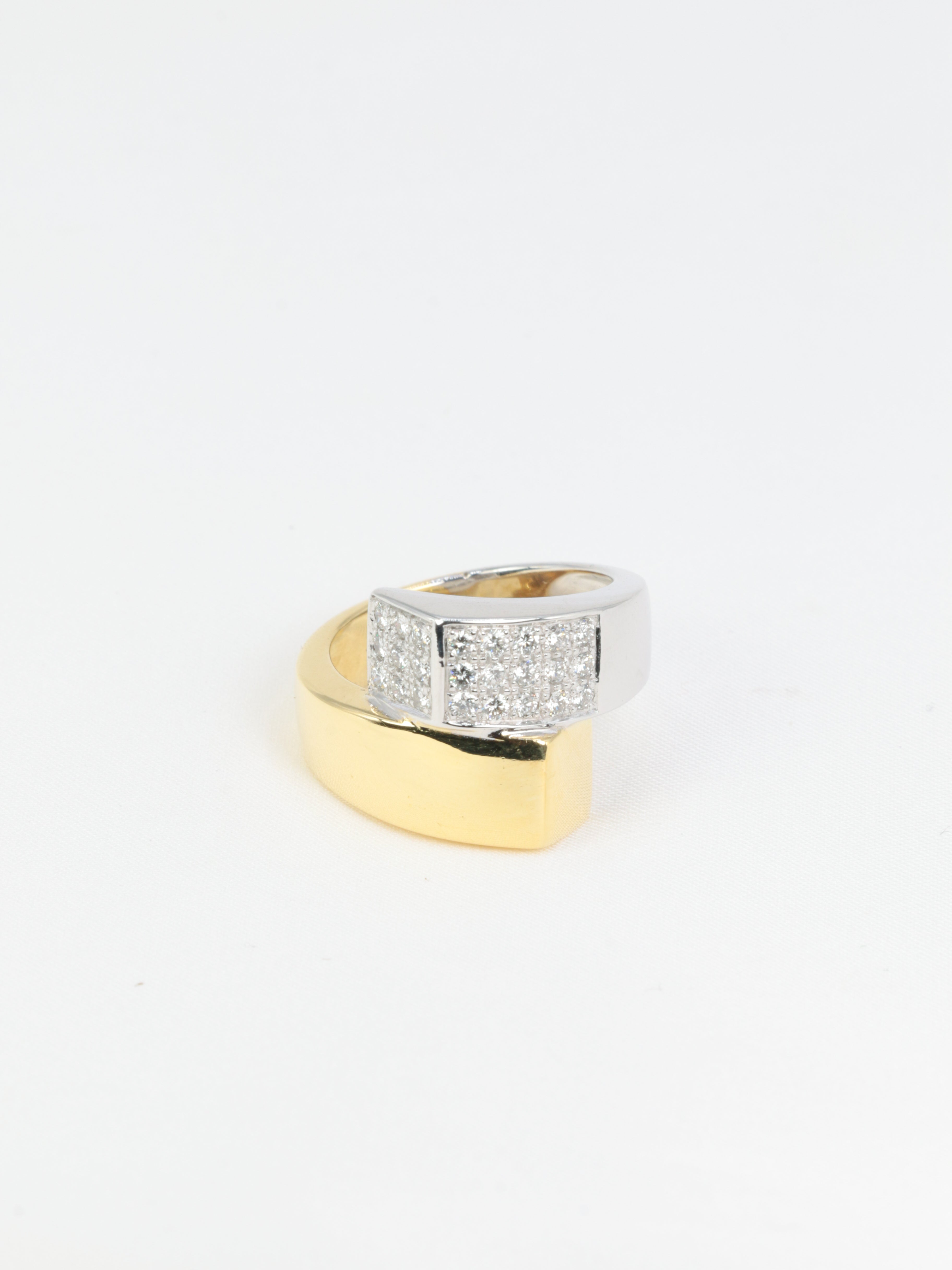 Vintage you and me geometric ring in gold and diamonds