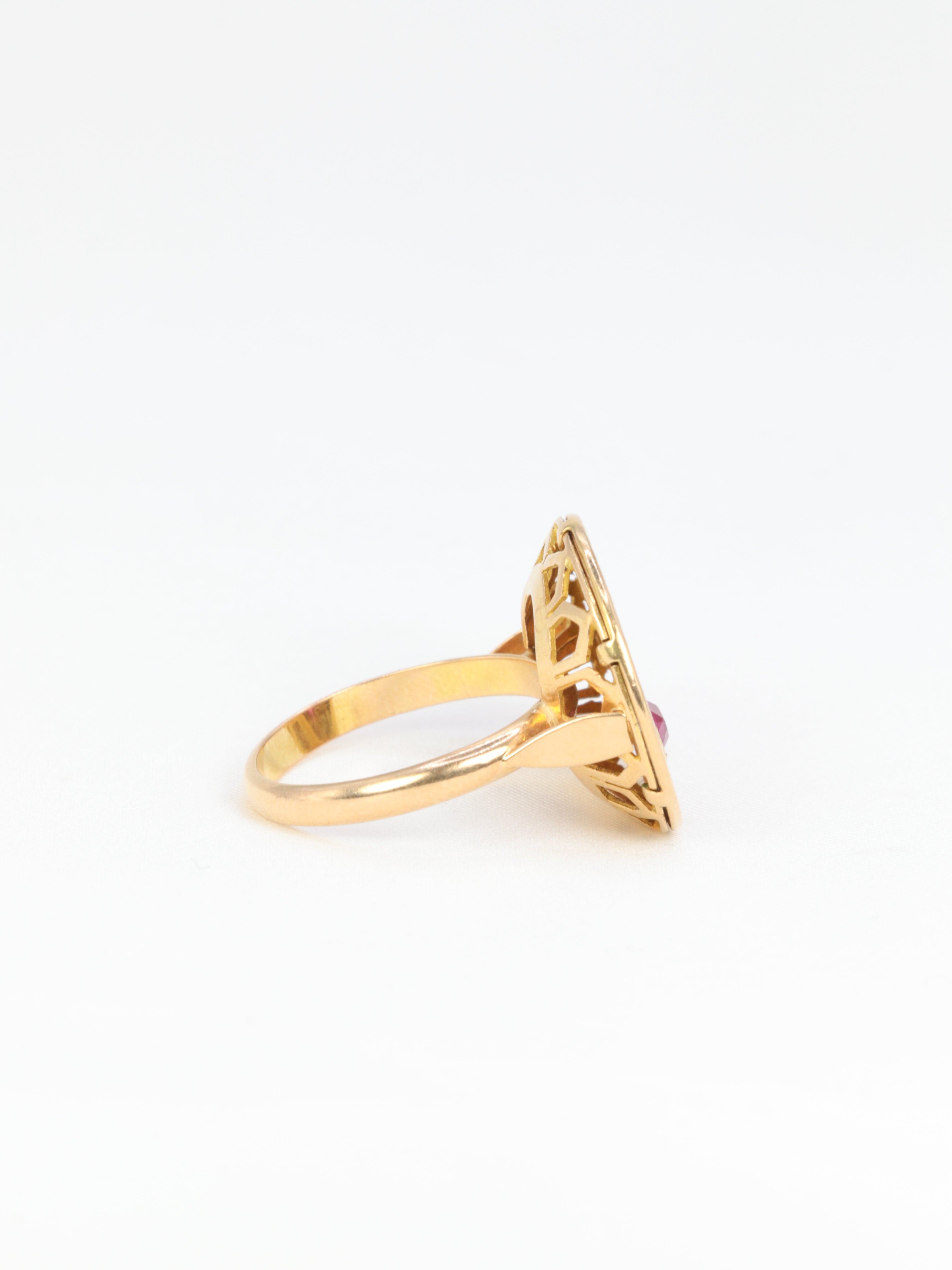 Bague d’amour vintage IL BAT POUR TOI en or et rubis