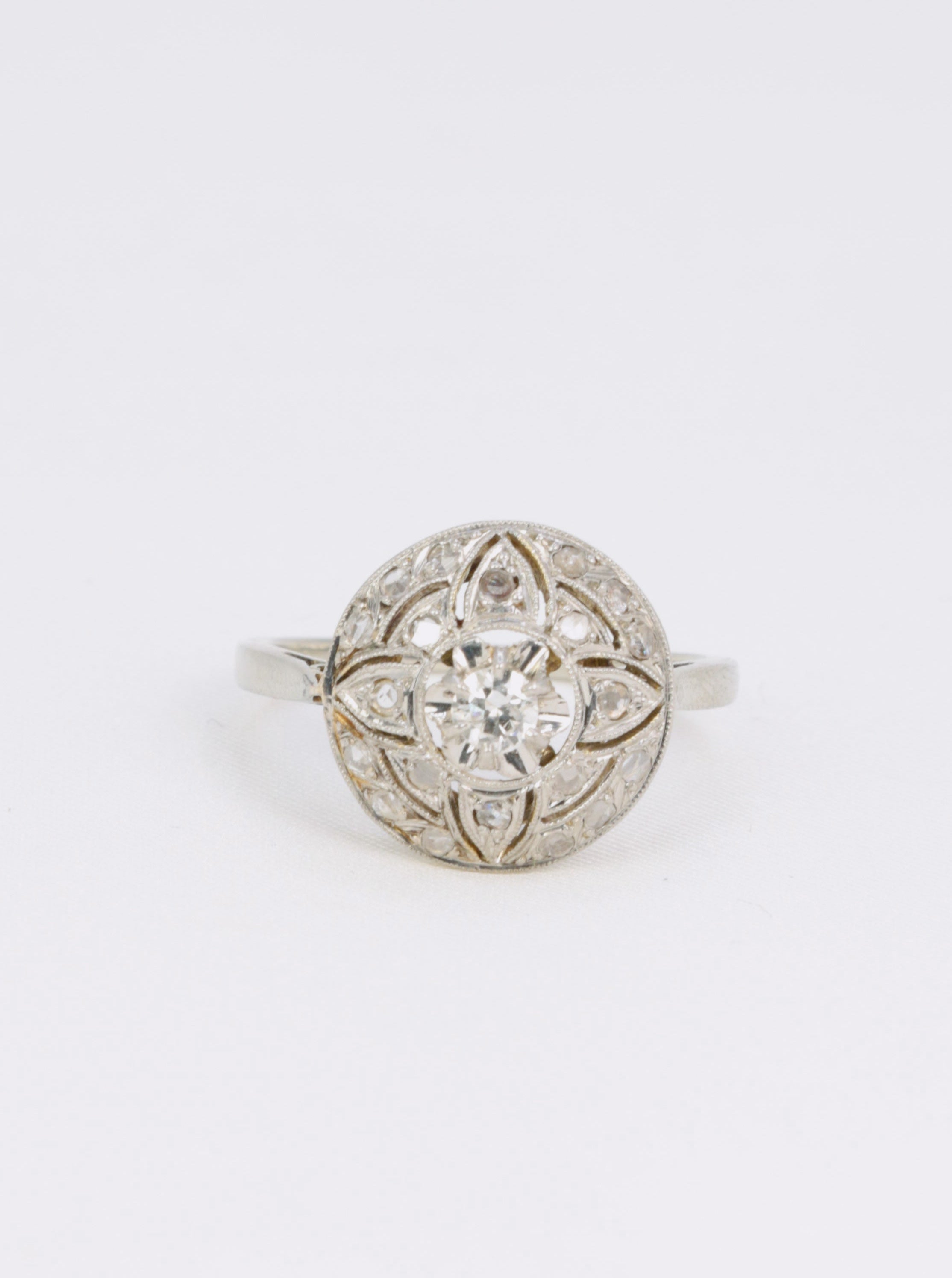 Bague dôme Belle Epoque en or et diamants