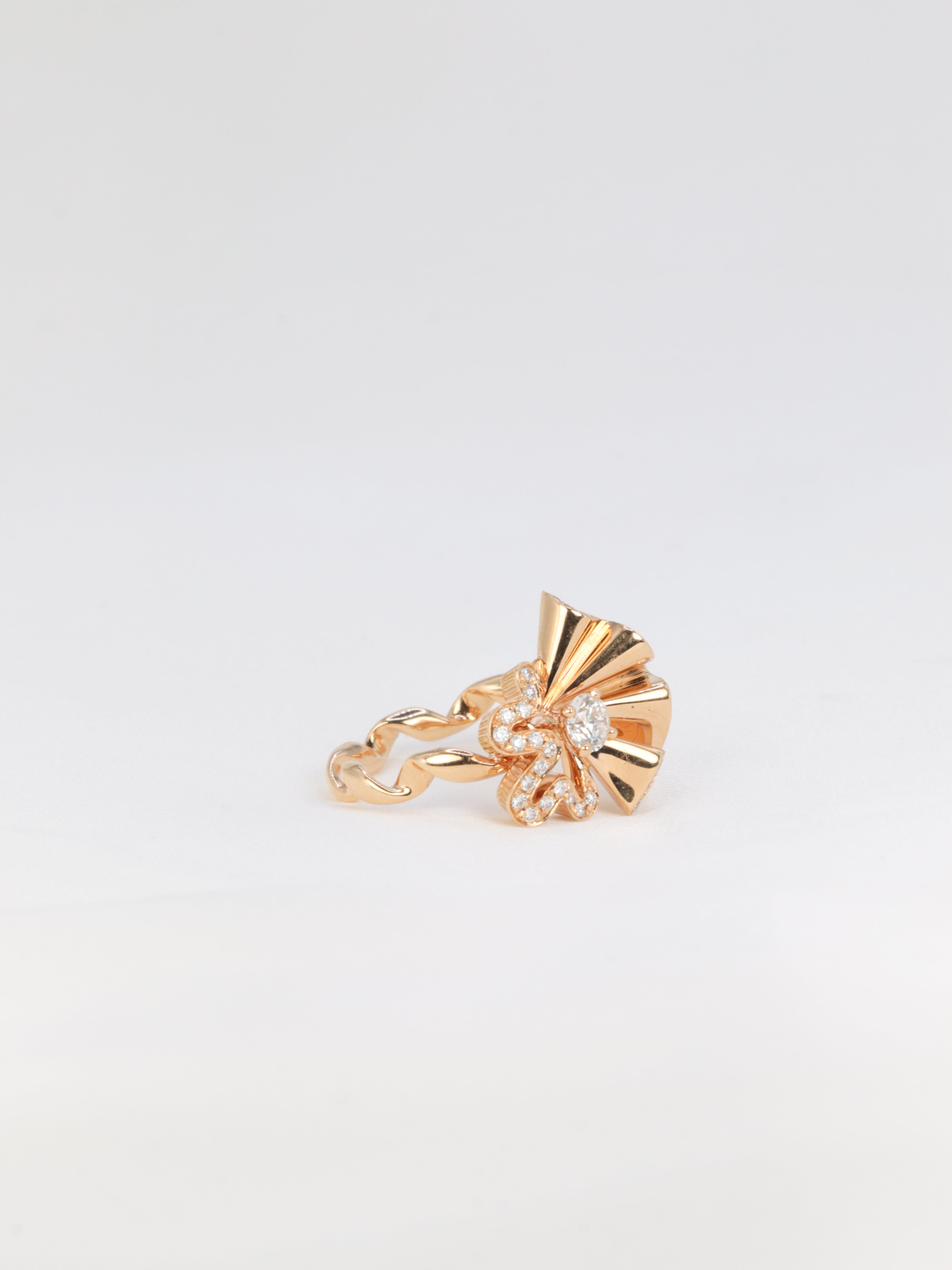 DIOR bague en or rose et diamants collection Archi Dior Cocotte