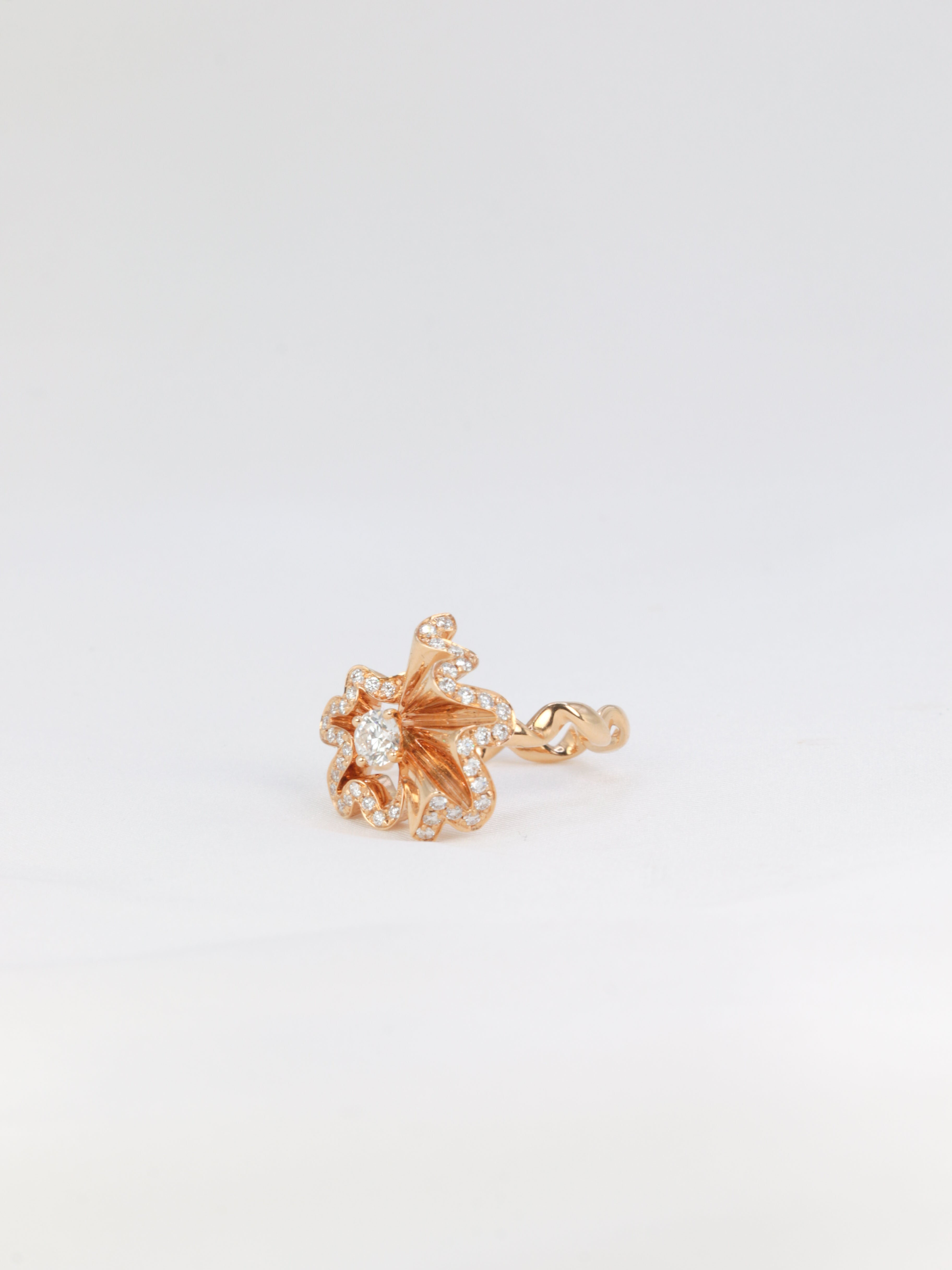DIOR bague en or rose et diamants collection Archi Dior Cocotte