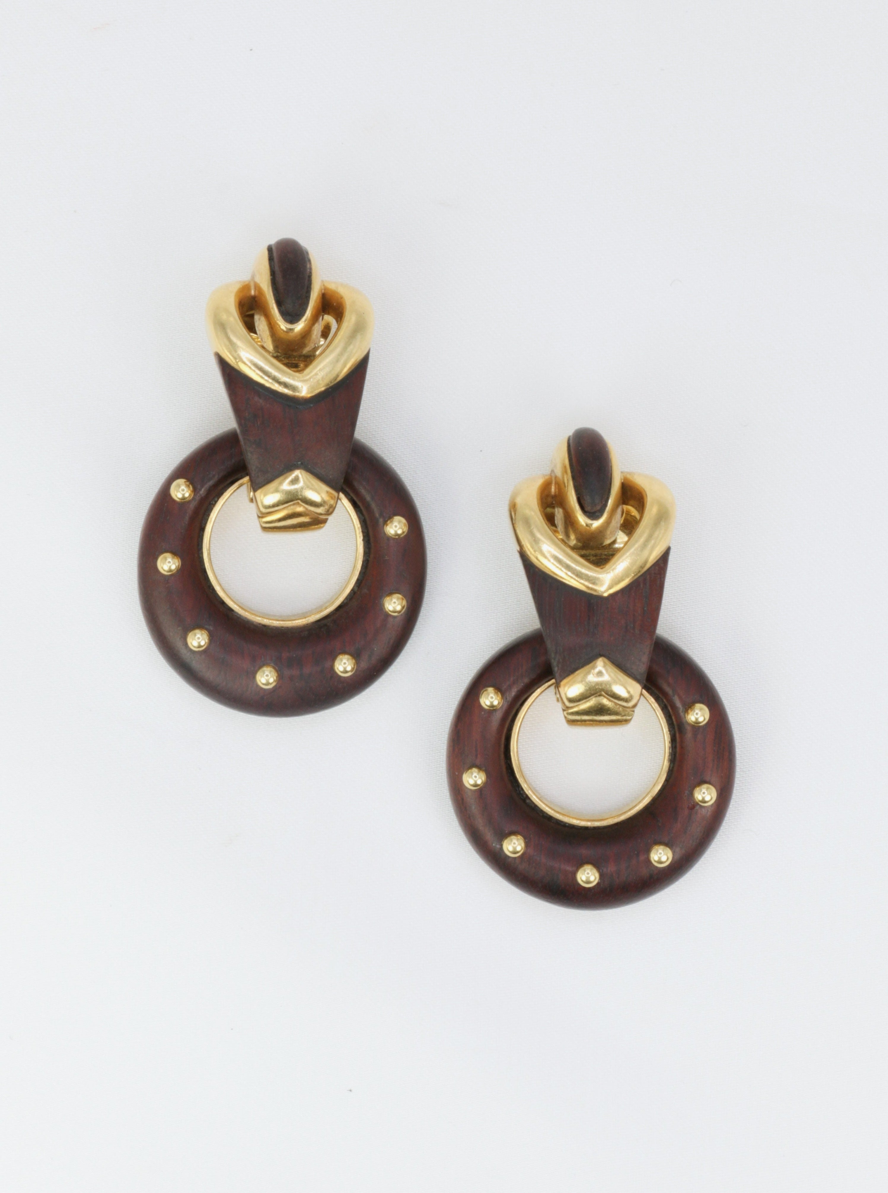 Gold earrings and Bois d’amourette