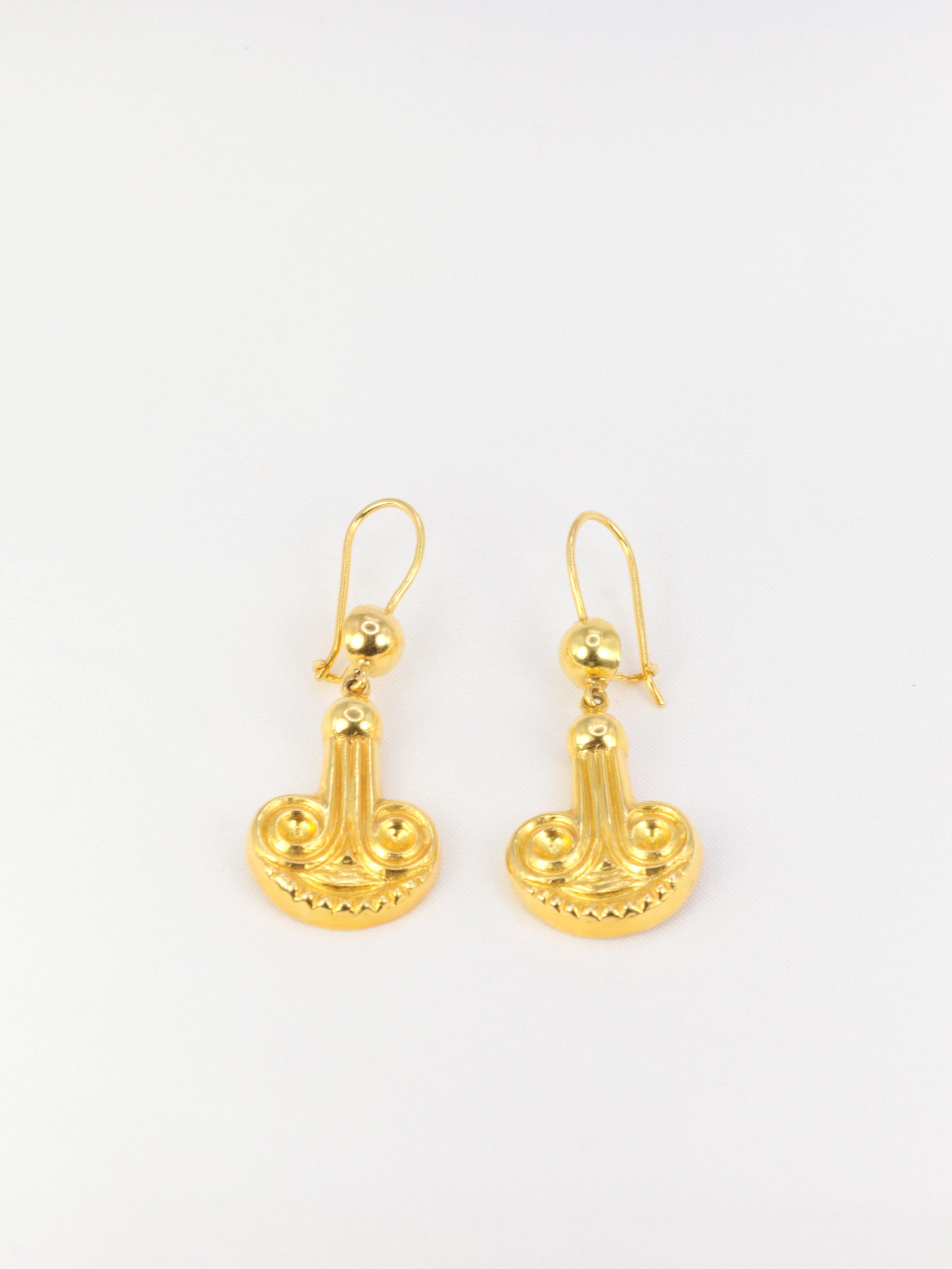 LALAOUNIS - Pair of yellow gold sleeper earrings