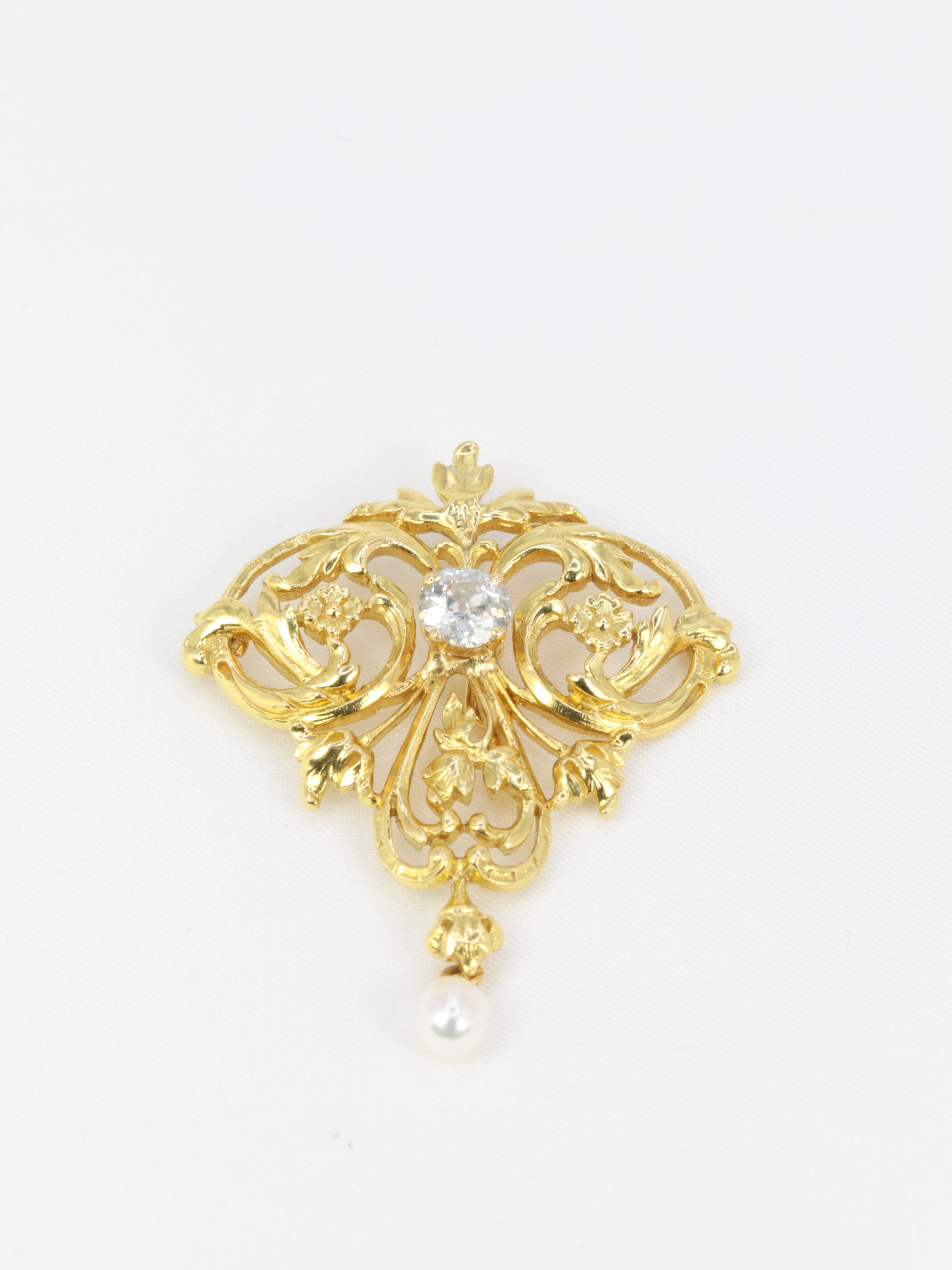 Art Nouveau pendant in gold, diamond and pearl