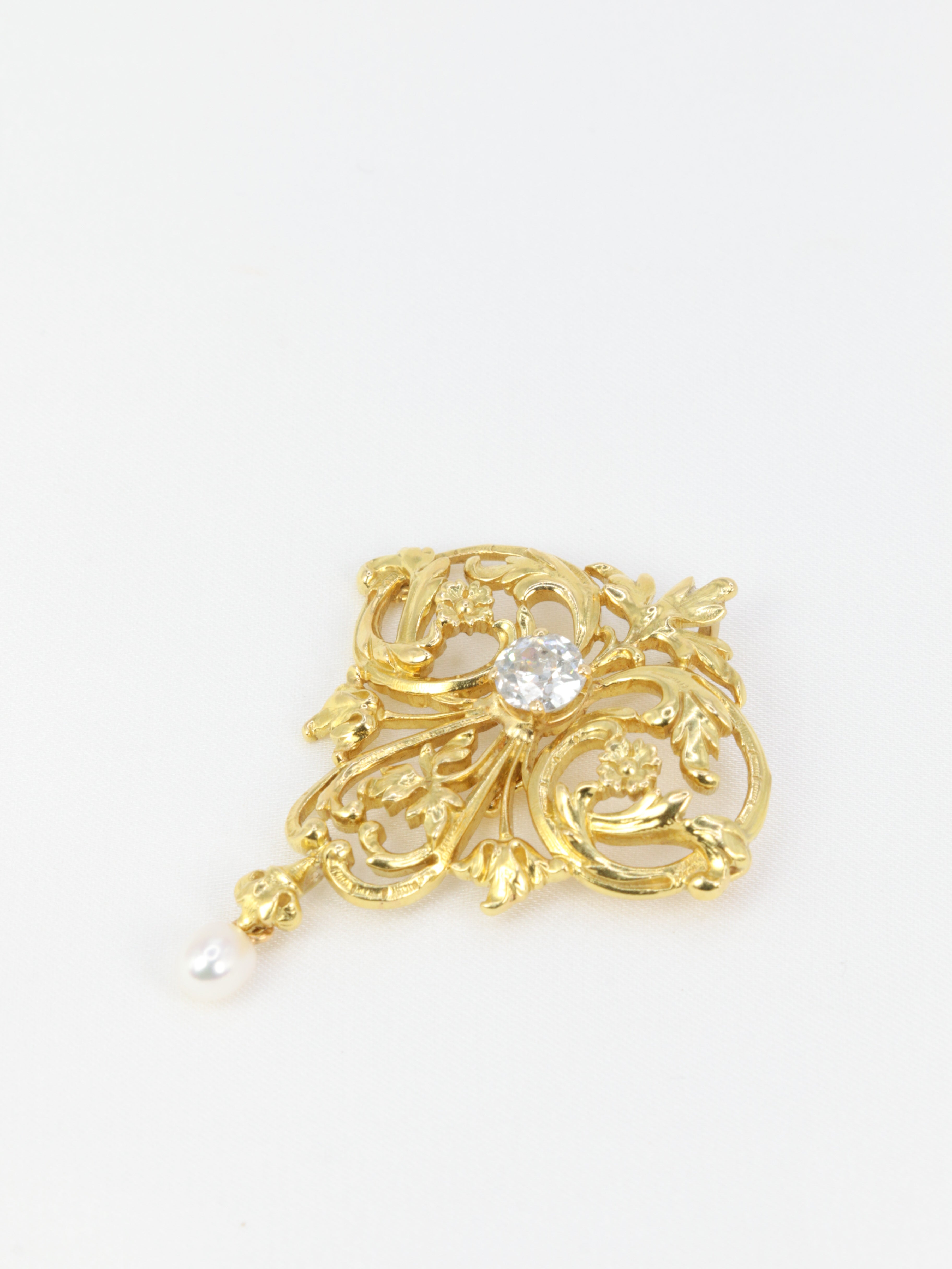 Art Nouveau pendant in gold, diamond and pearl