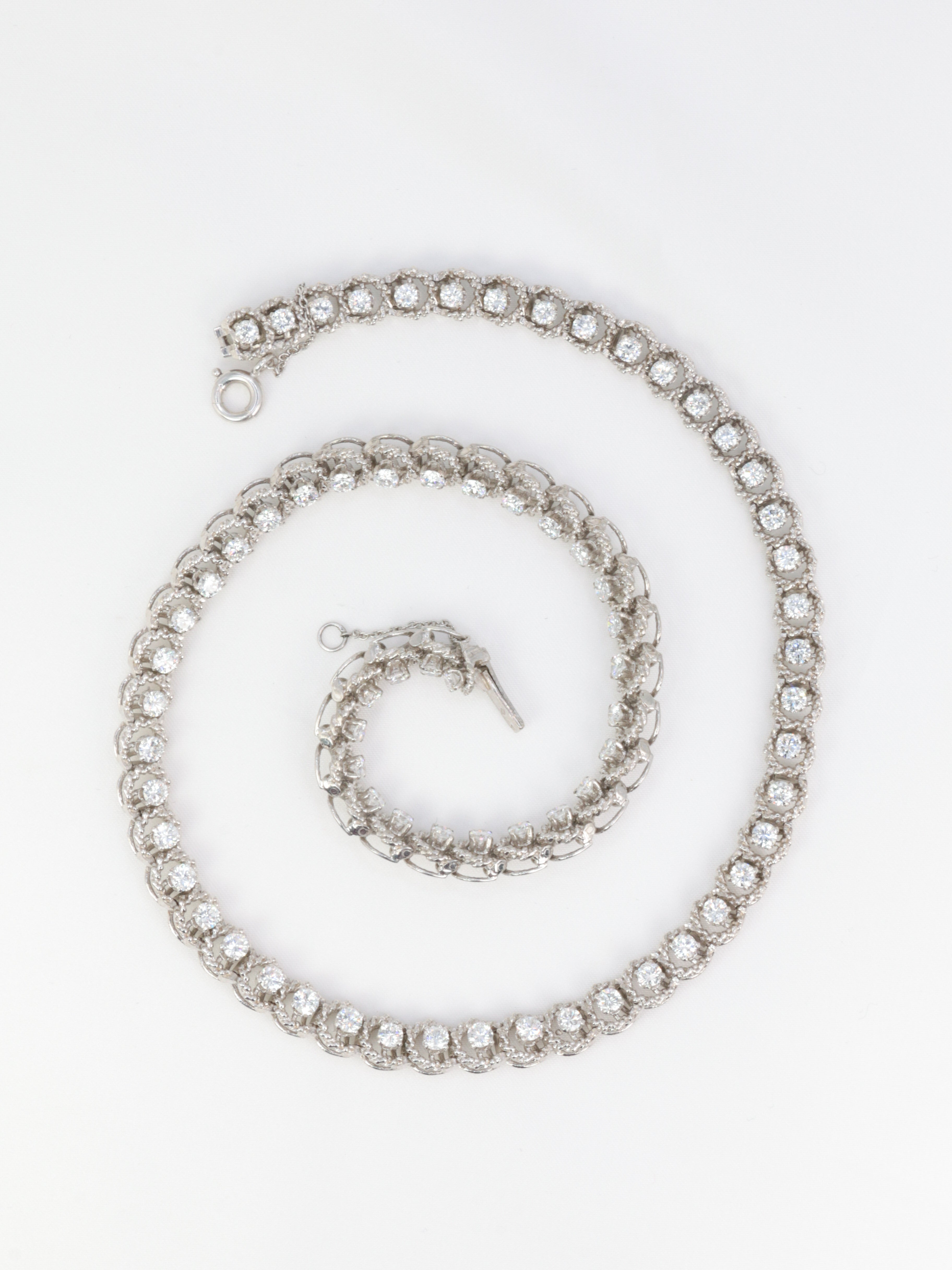 Collier rivière diamants or blanc tressé 6 carats