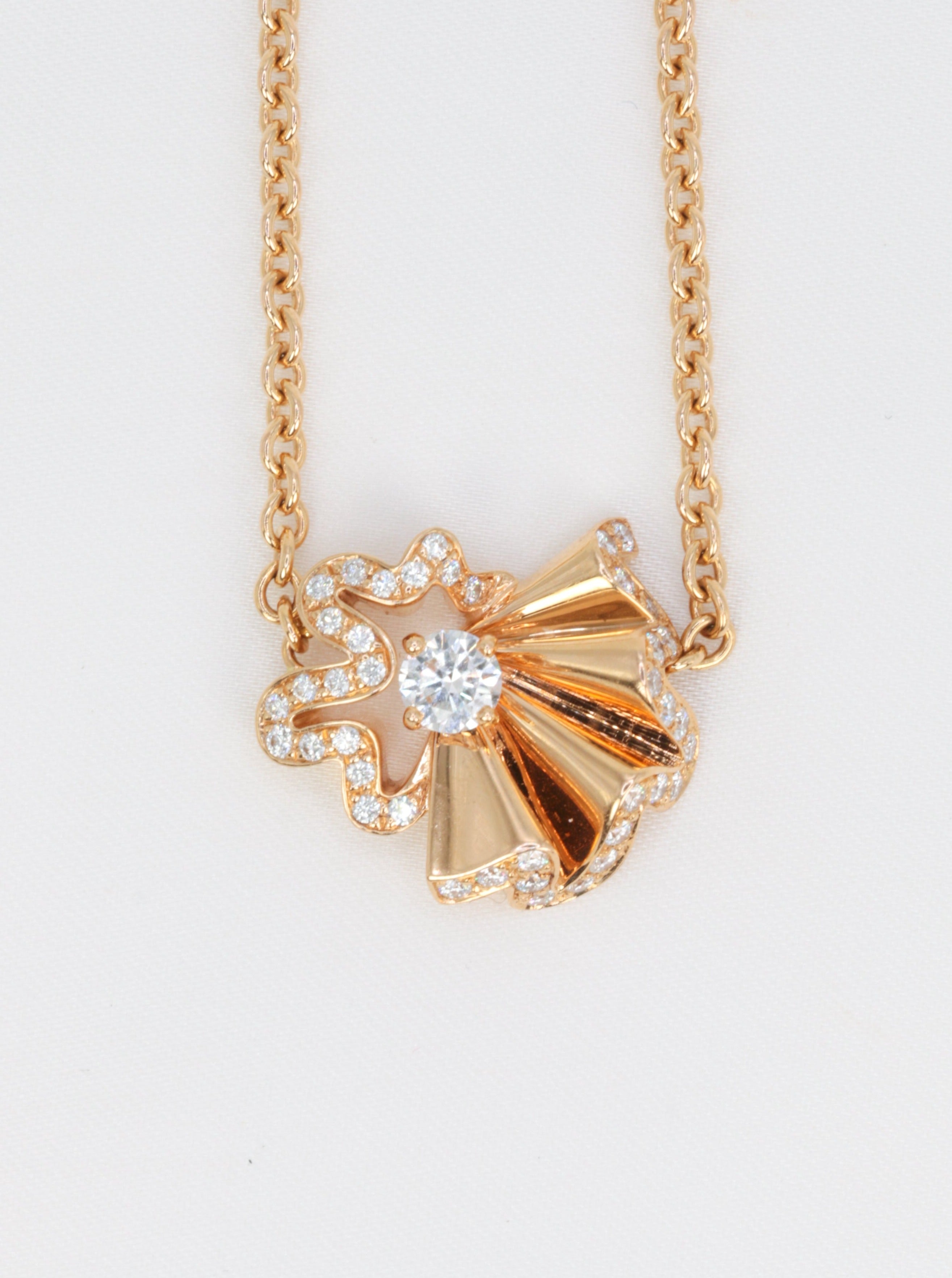 DIOR collier en or rose et diamants collection Archi Dior Cocotte