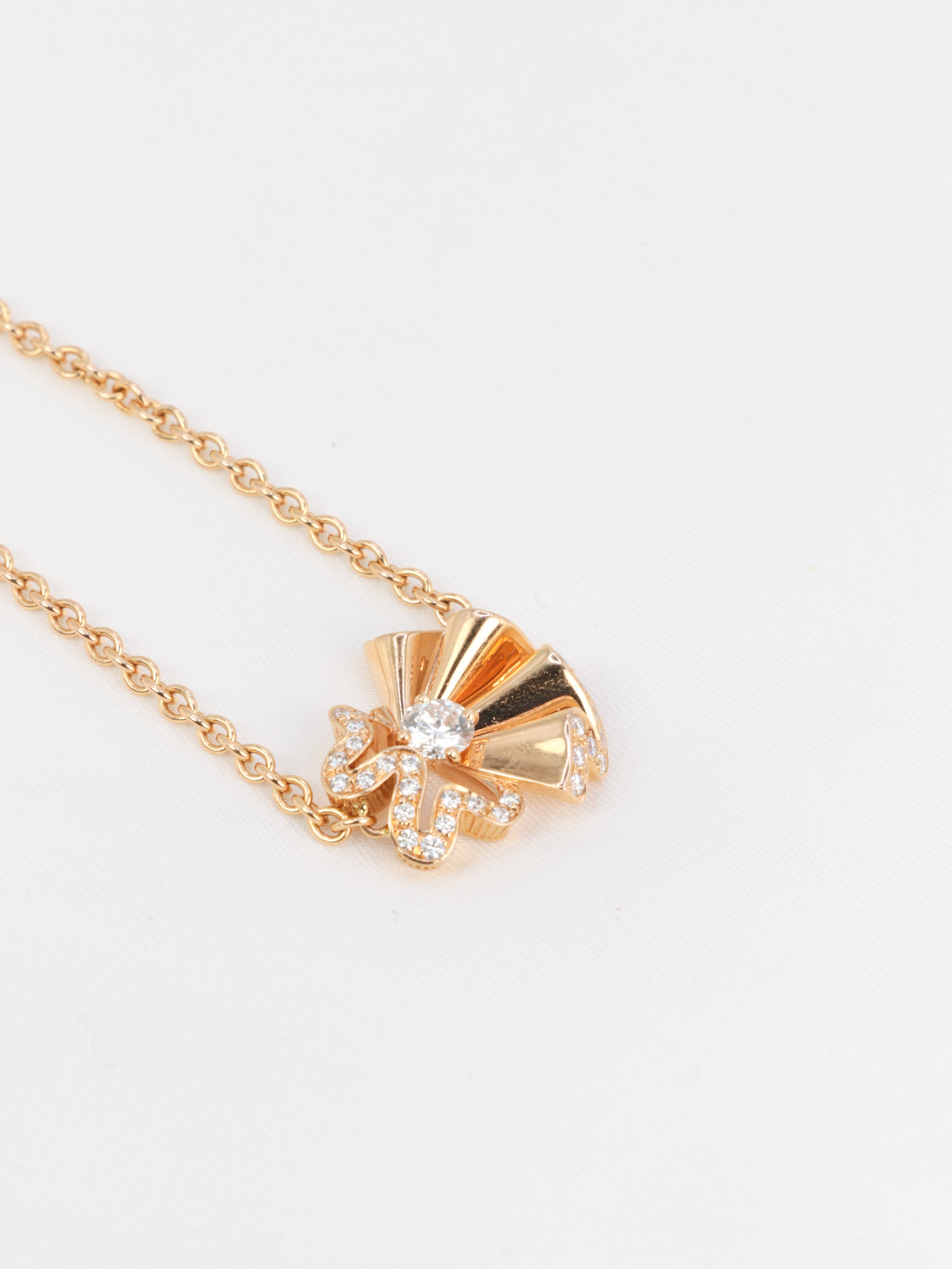 DIOR collier en or rose et diamants collection Archi Dior Cocotte