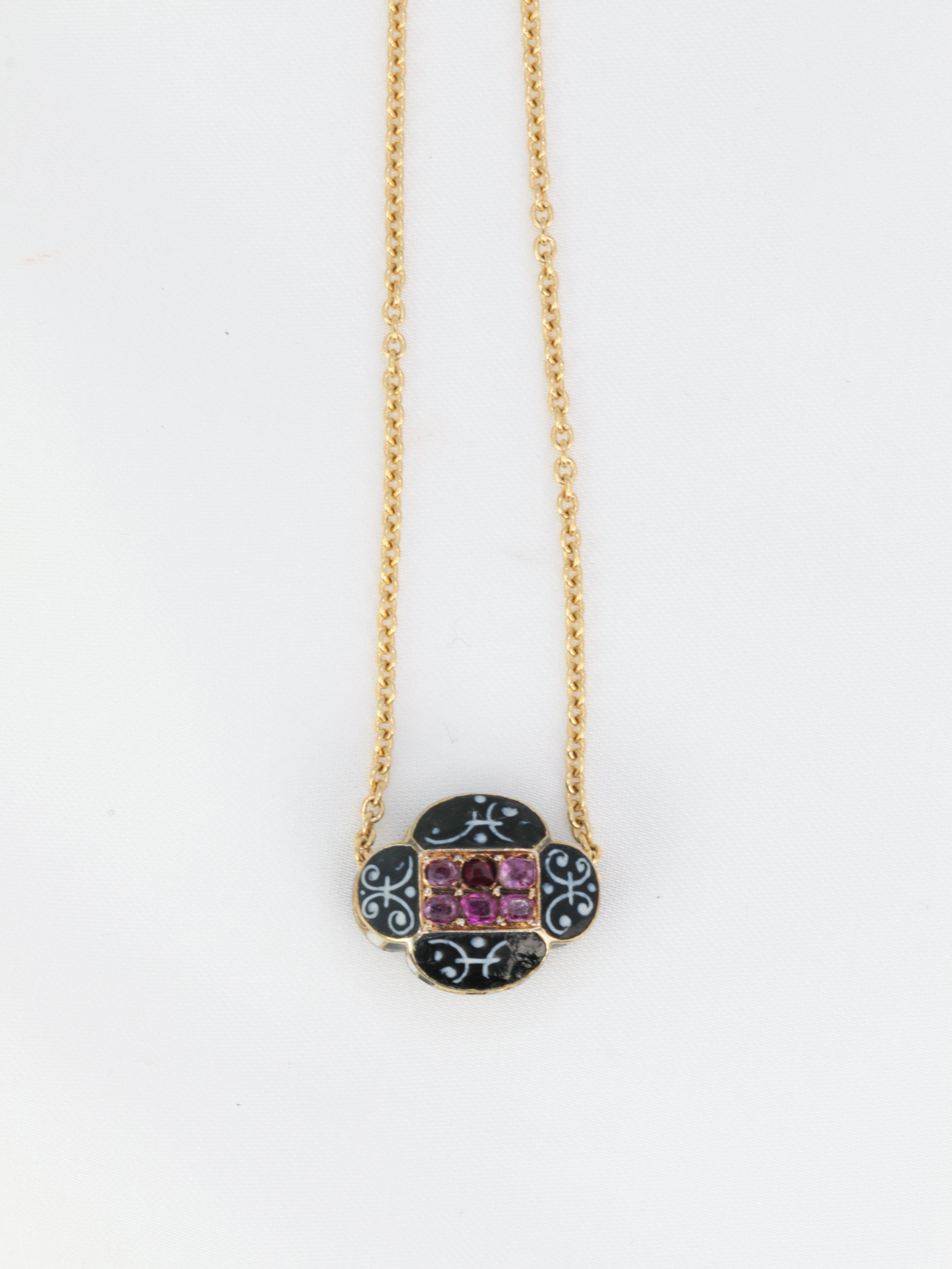 Pendentif vintage en or, email et rubis