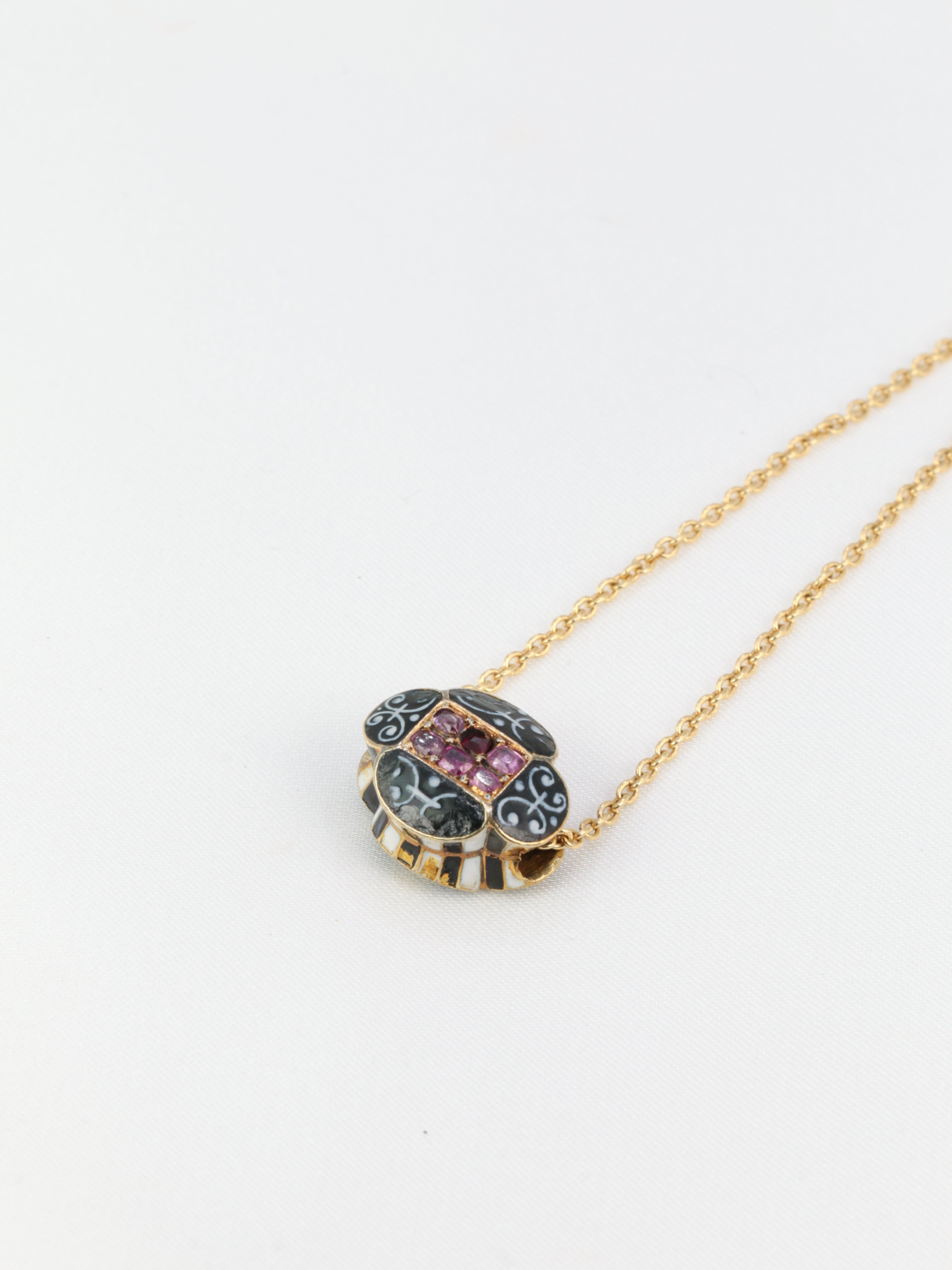 Pendentif vintage en or, email et rubis