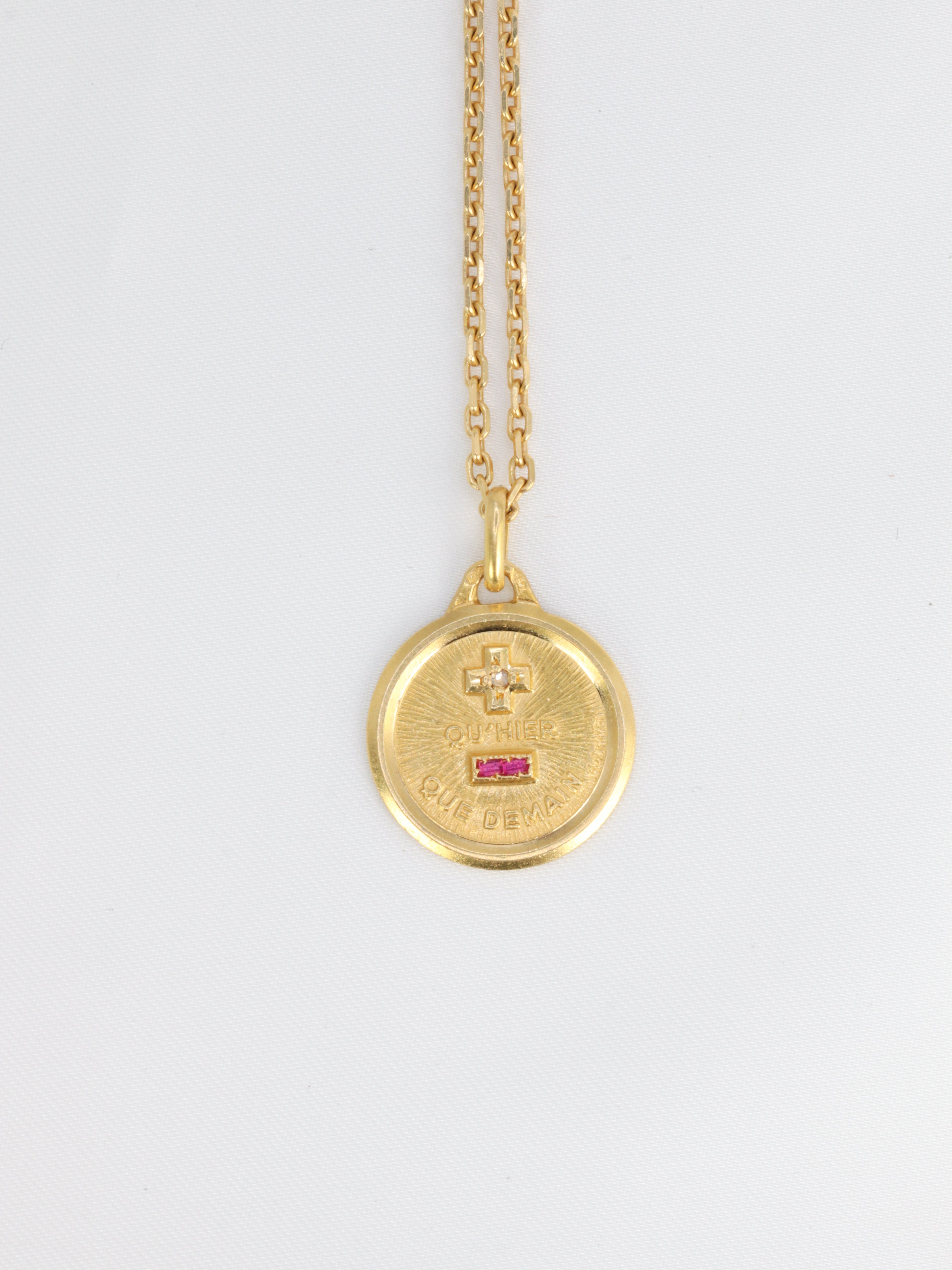 Médaille amour Augis Plus hier moins demain en or, diamant et rubis - ca 1970