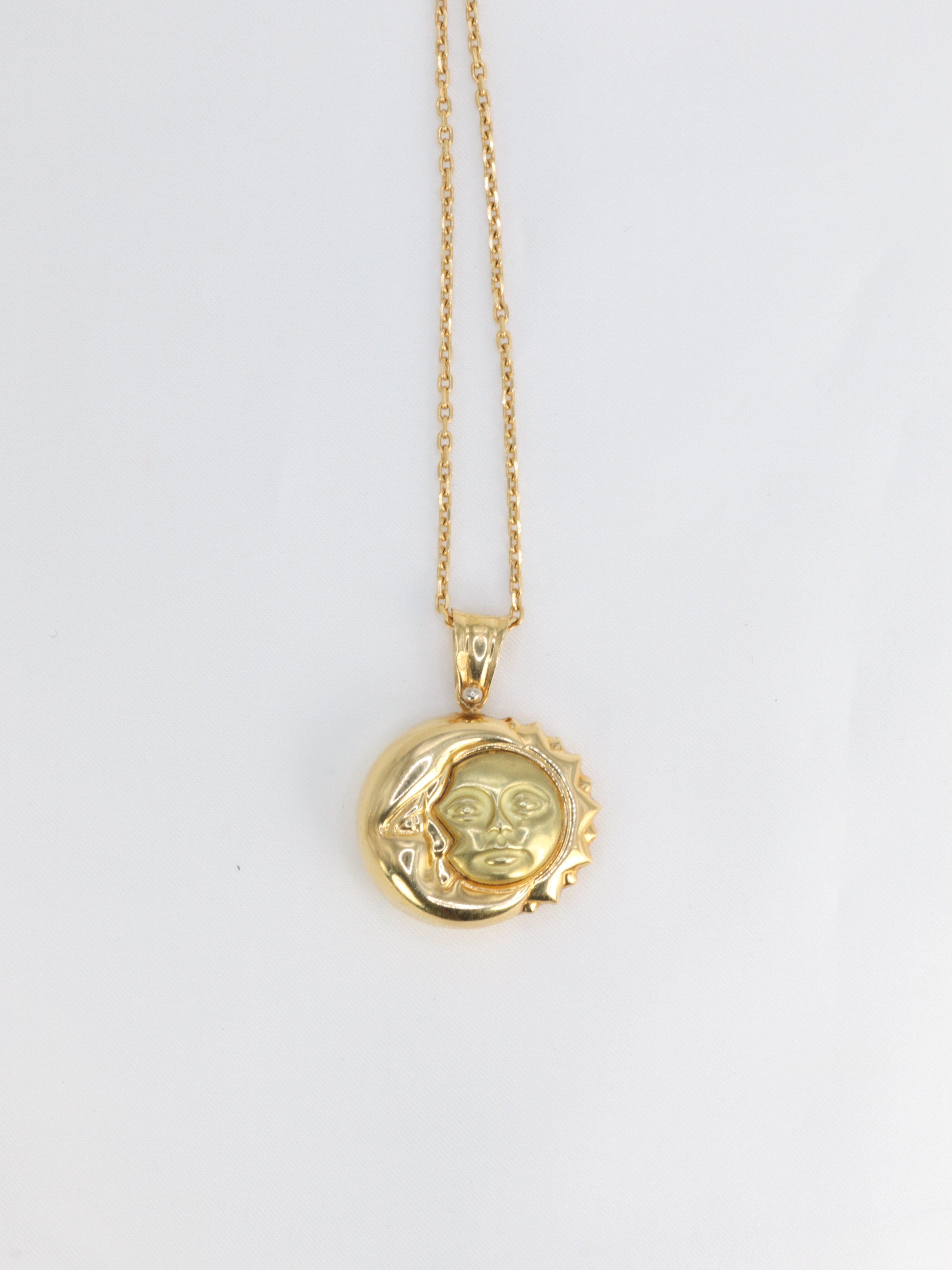 Pendentif vintage astral Lune et Soleil en or jaune