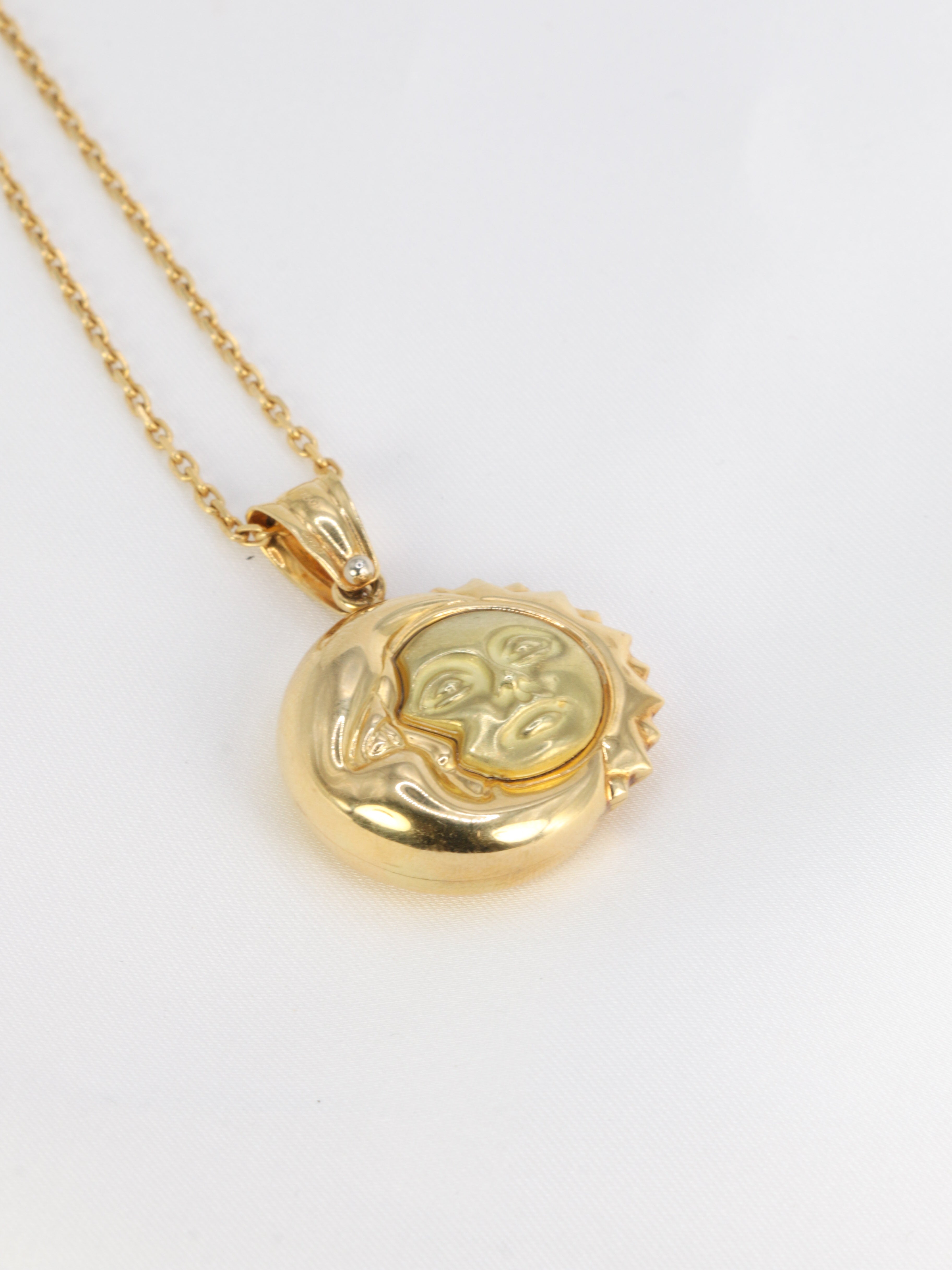 Pendentif vintage astral Lune et Soleil en or jaune