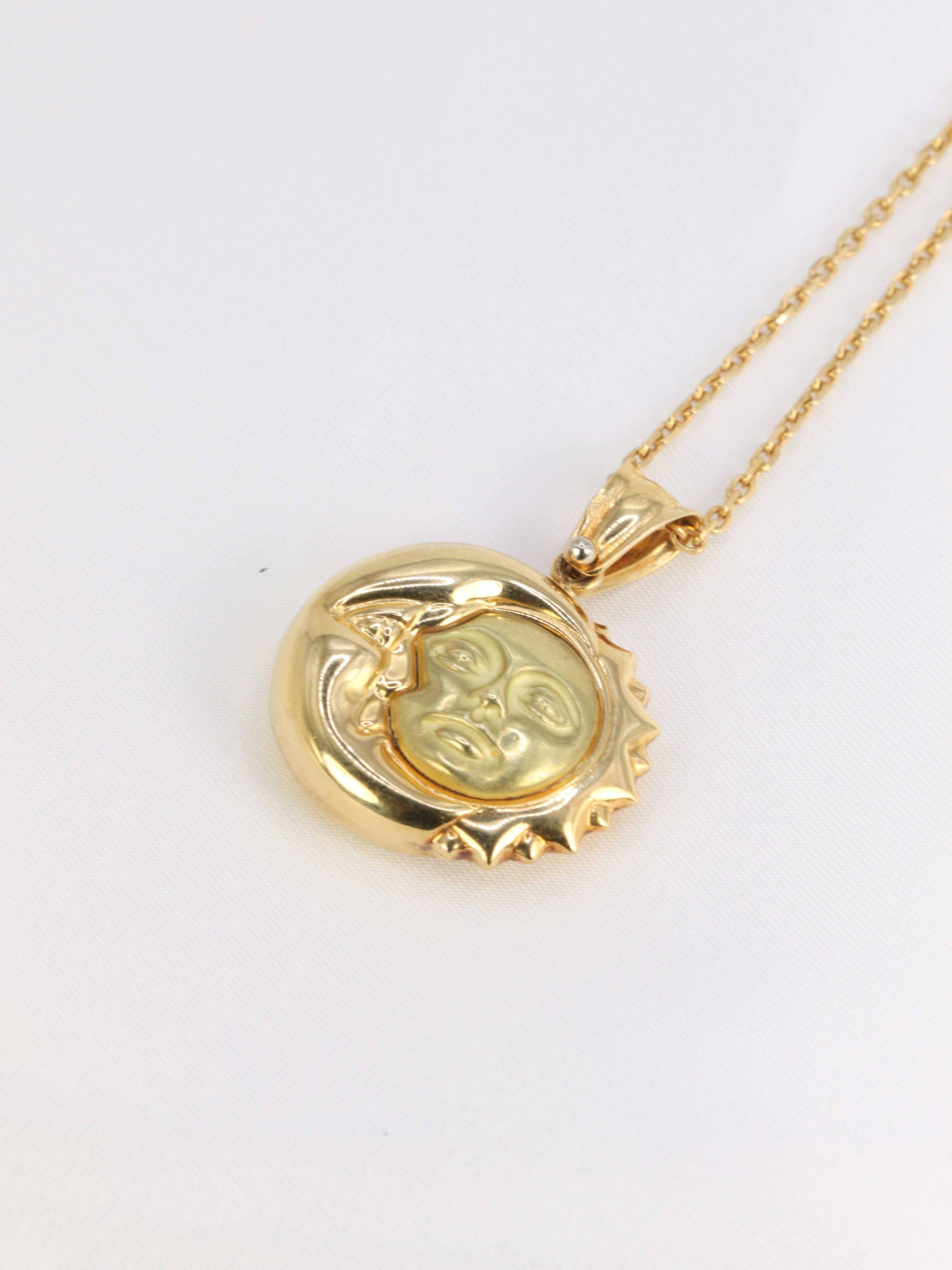 Pendentif vintage astral Lune et Soleil en or jaune