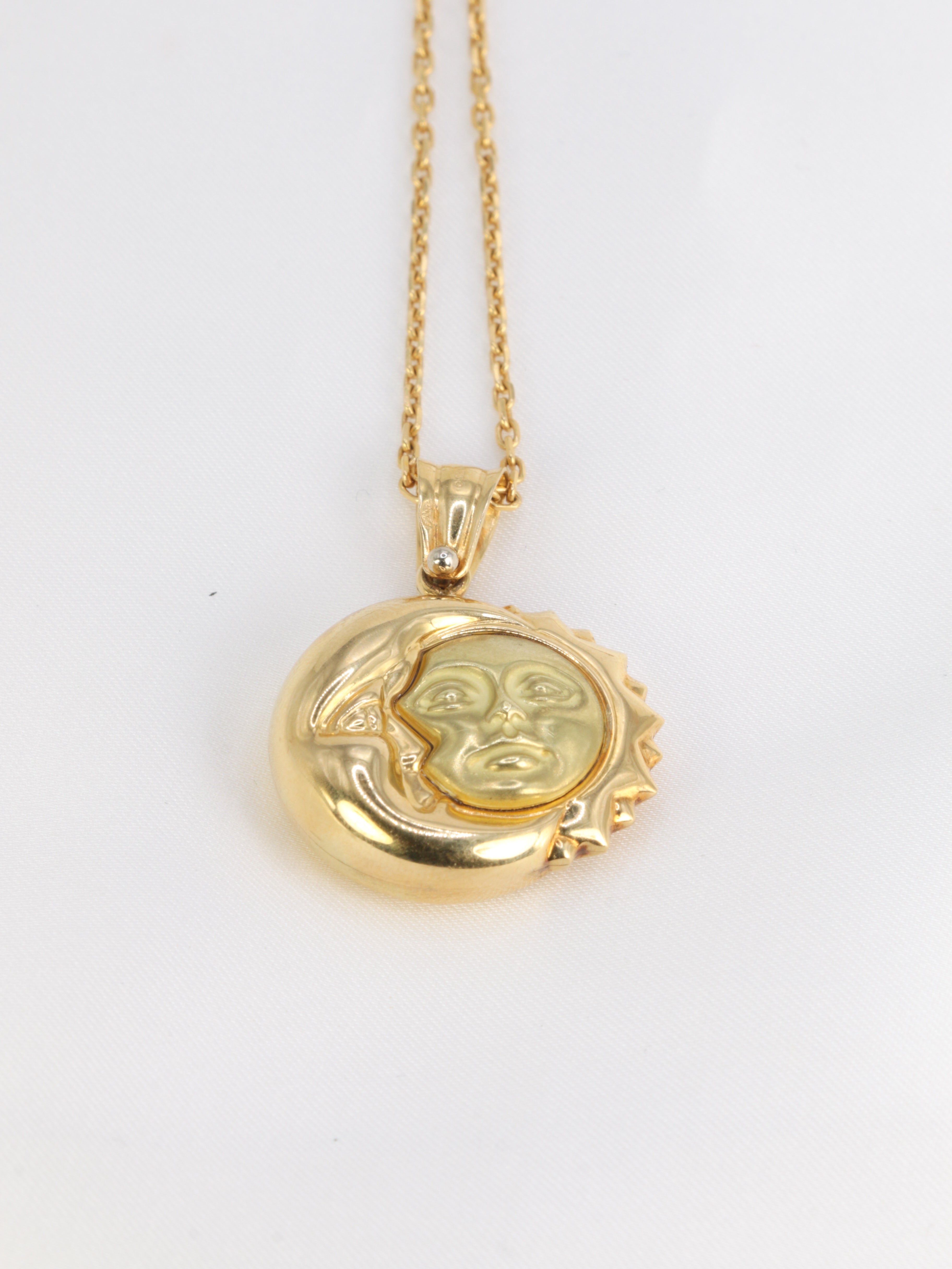 Pendentif vintage astral Lune et Soleil en or jaune
