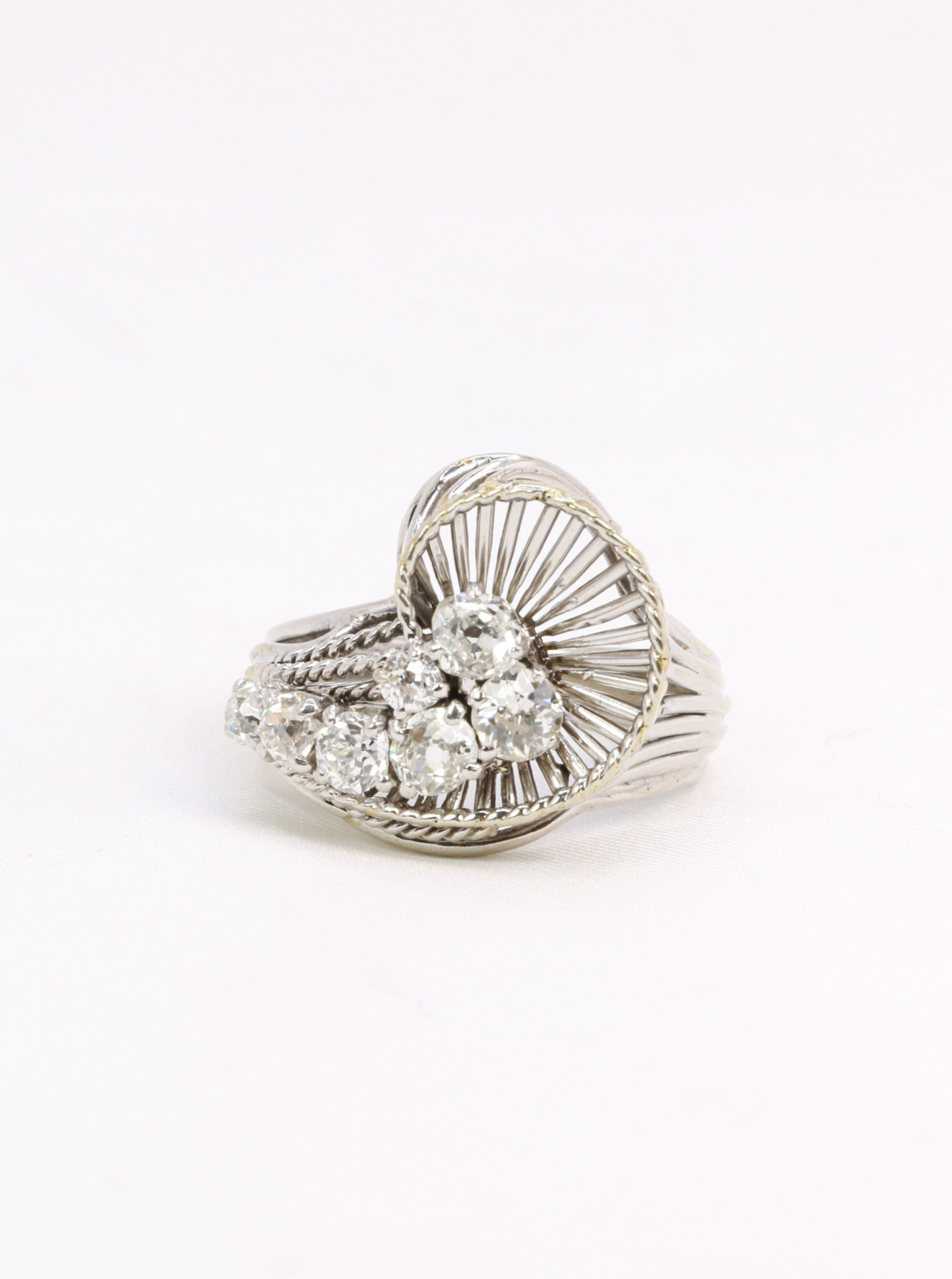 Bague tourbillon or blanc diamants 1 ct