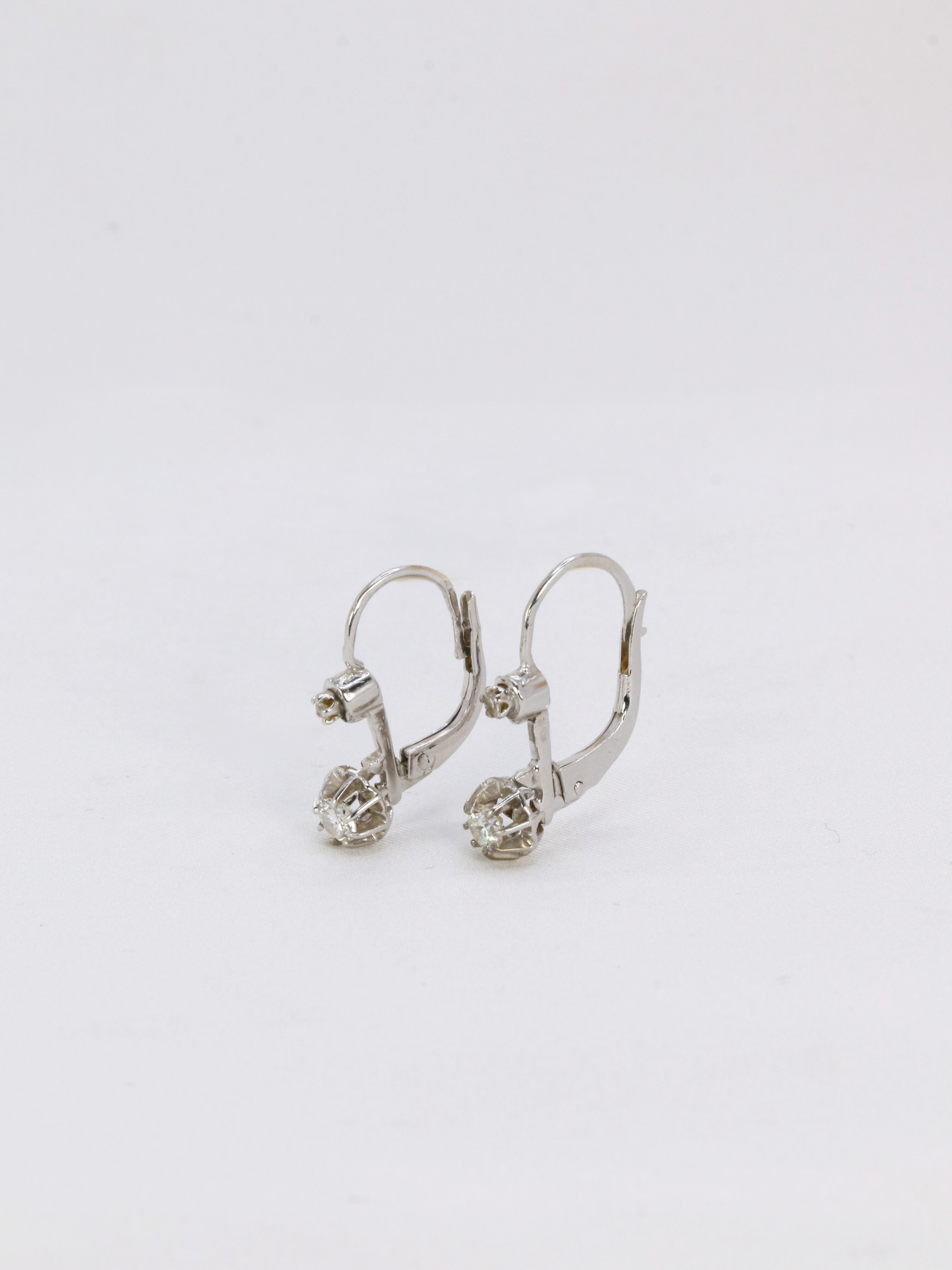 Dormeuses vintage en or blanc et diamants 0.3ct