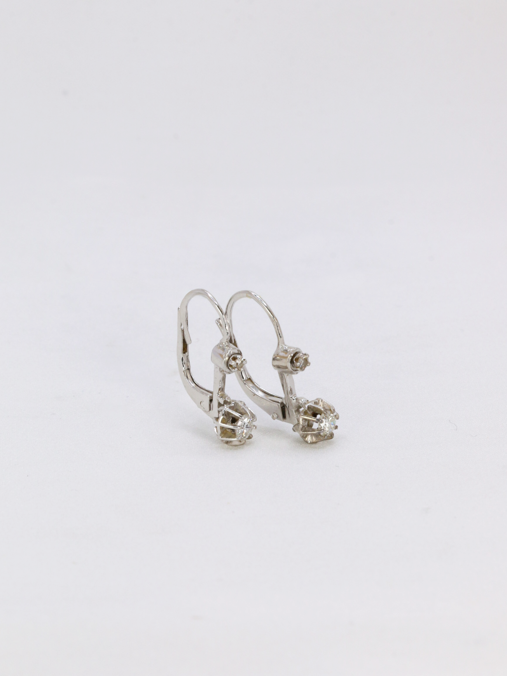 Dormeuses vintage en or blanc et diamants 0.3ct