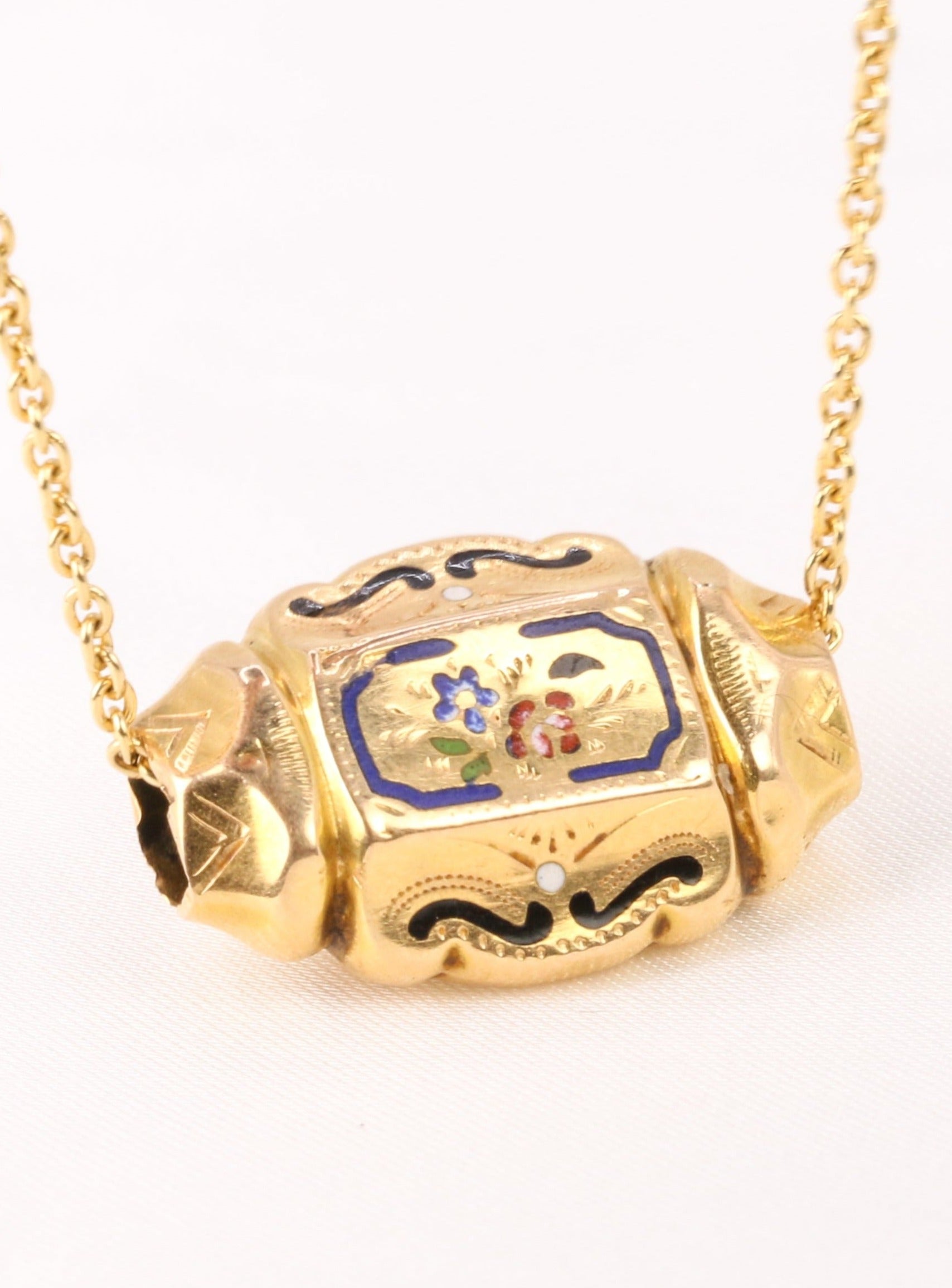 Pendentif coulant en or jaune et émail à motifs fleuris - FIn XIXe