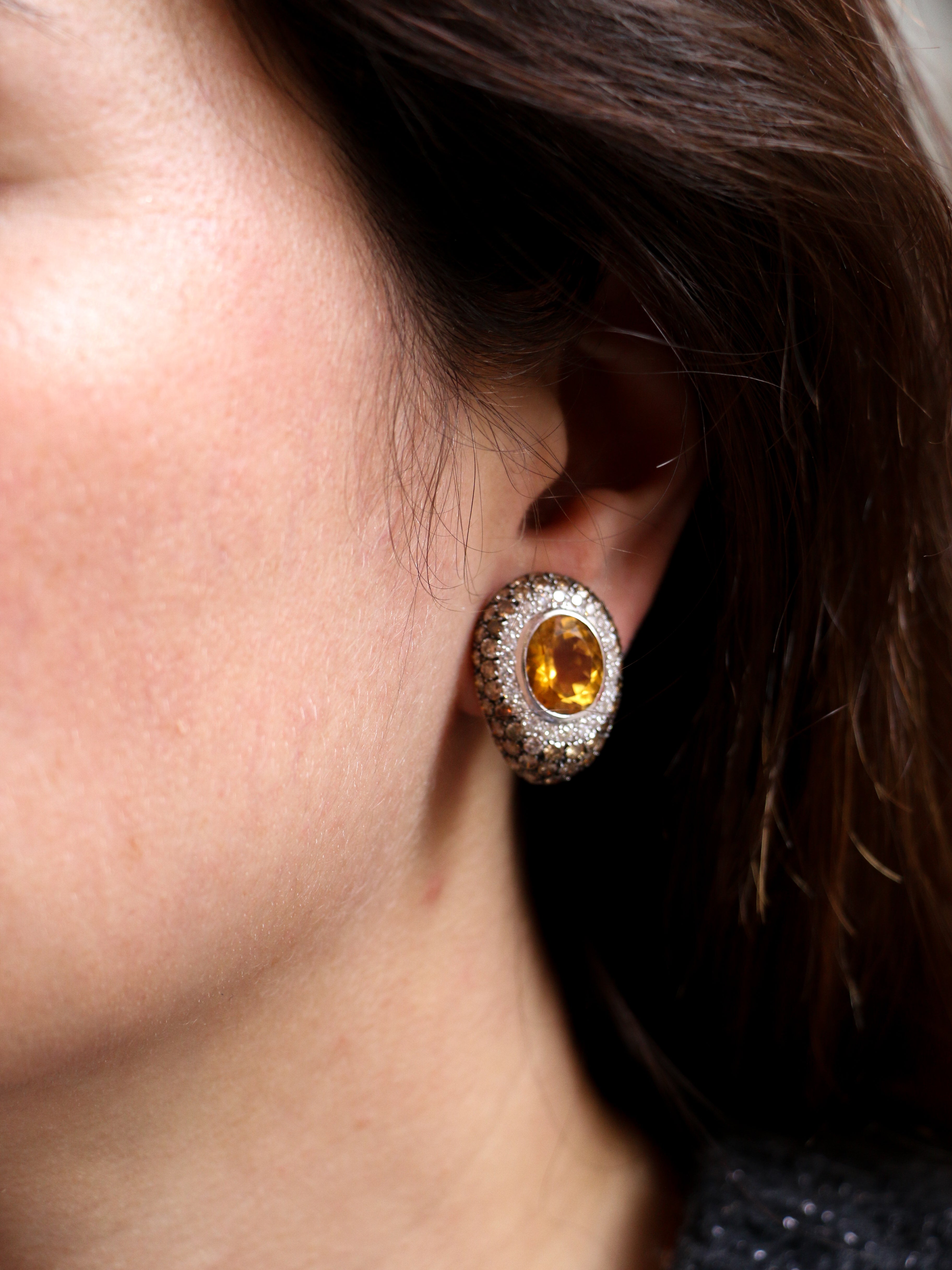 Vintage ear clips in gold, citrines, white diamonds and champagne