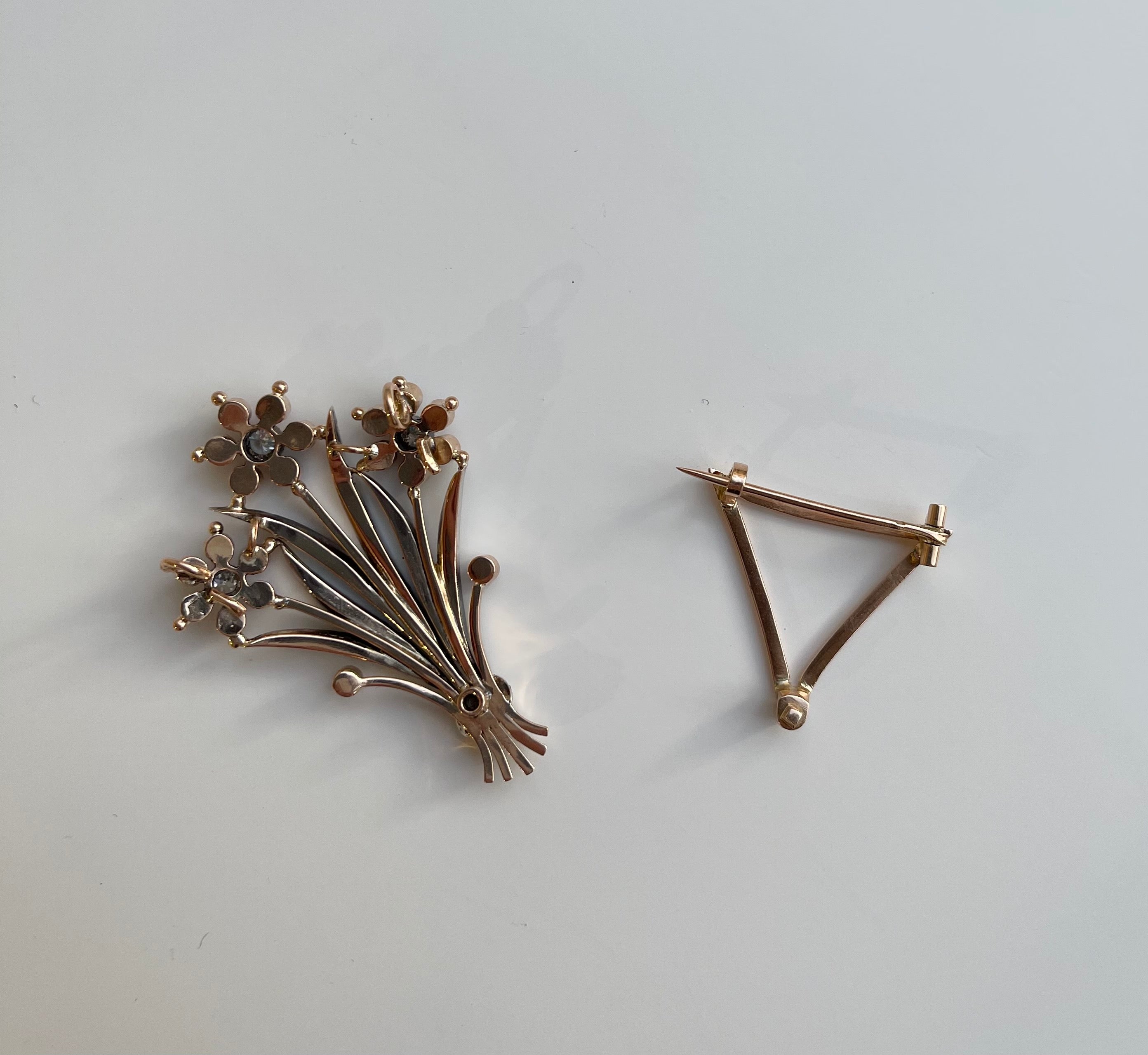 Broche Pendentif Fleur Belle Epoque en Or, Argent, Diamants et Rubis