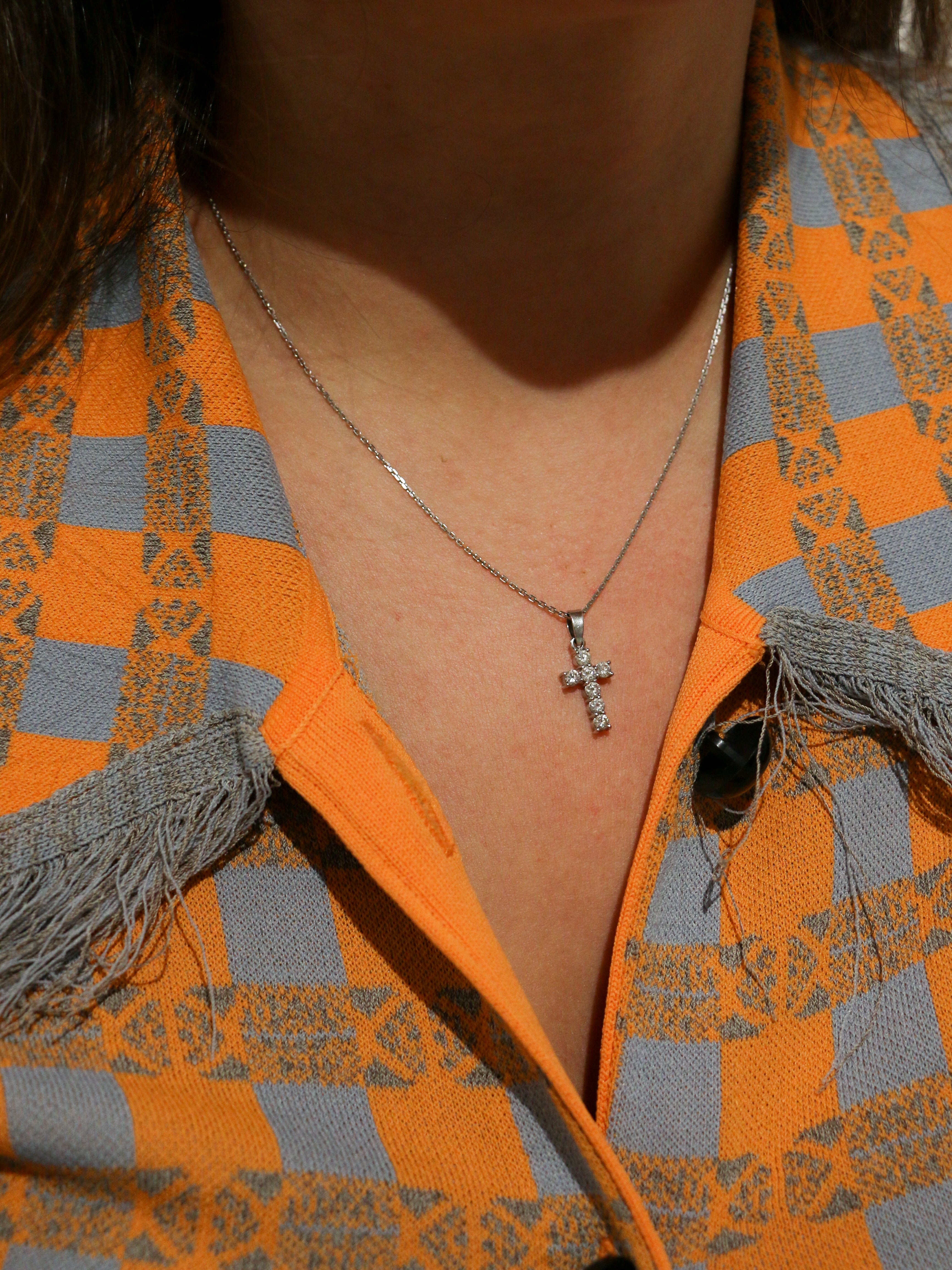 Pendentif vintage croix en or blanc et diamants