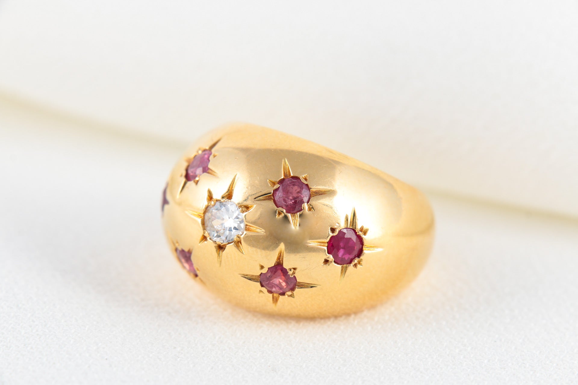Bague Boule en Or, Rubis et Diamant Taille Ancienne