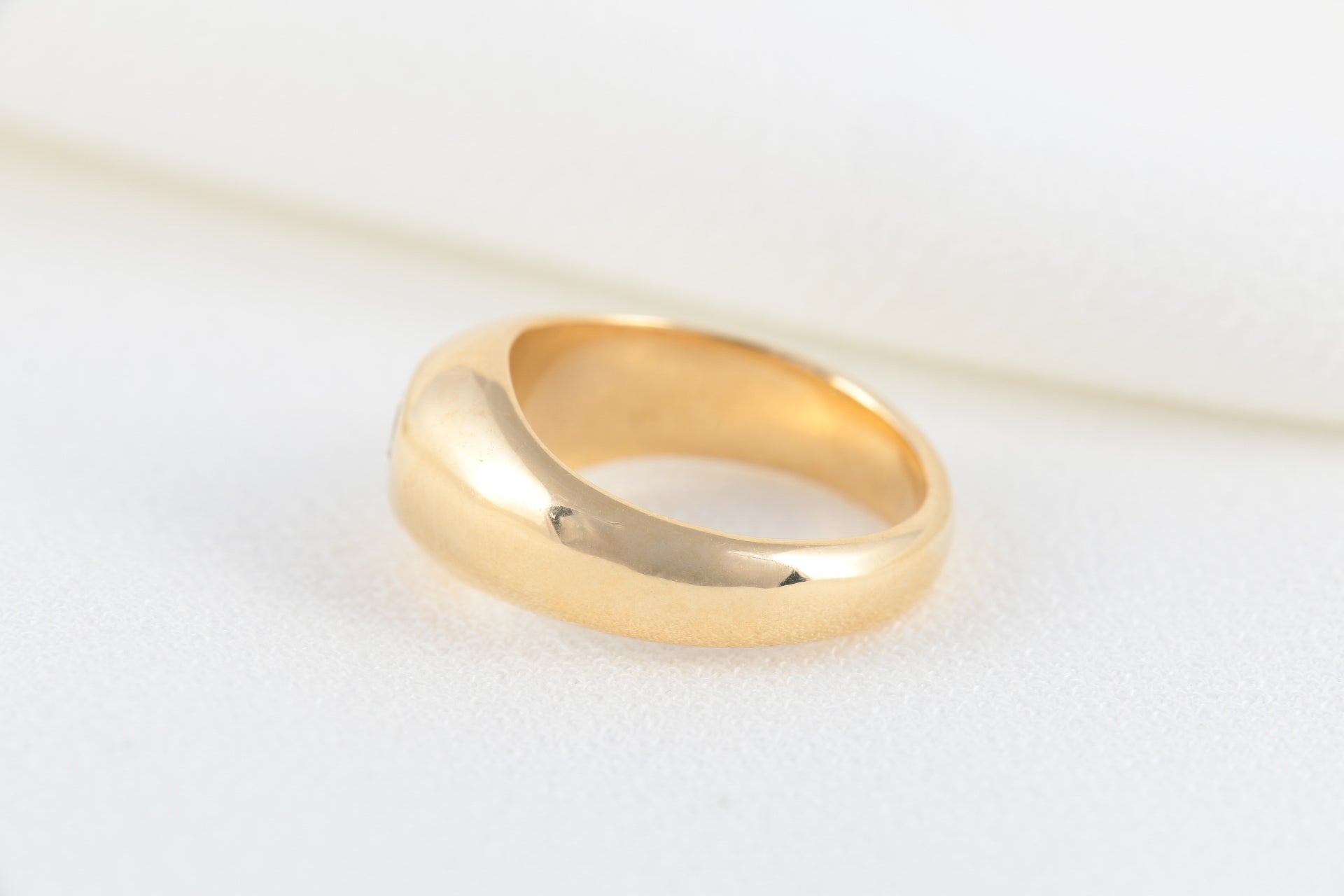 Vintage English Bangle Ring in Gold and Diamond