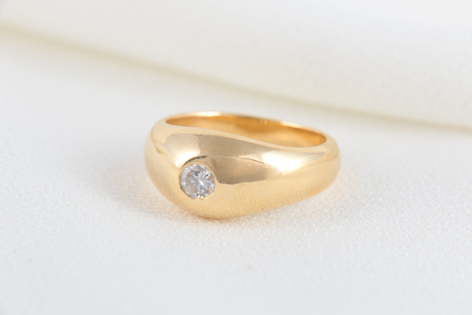 Vintage English Bangle Ring in Gold and Diamond