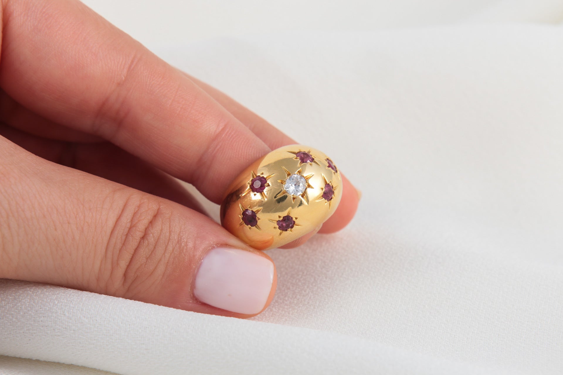 Bague Boule en Or, Rubis et Diamant Taille Ancienne