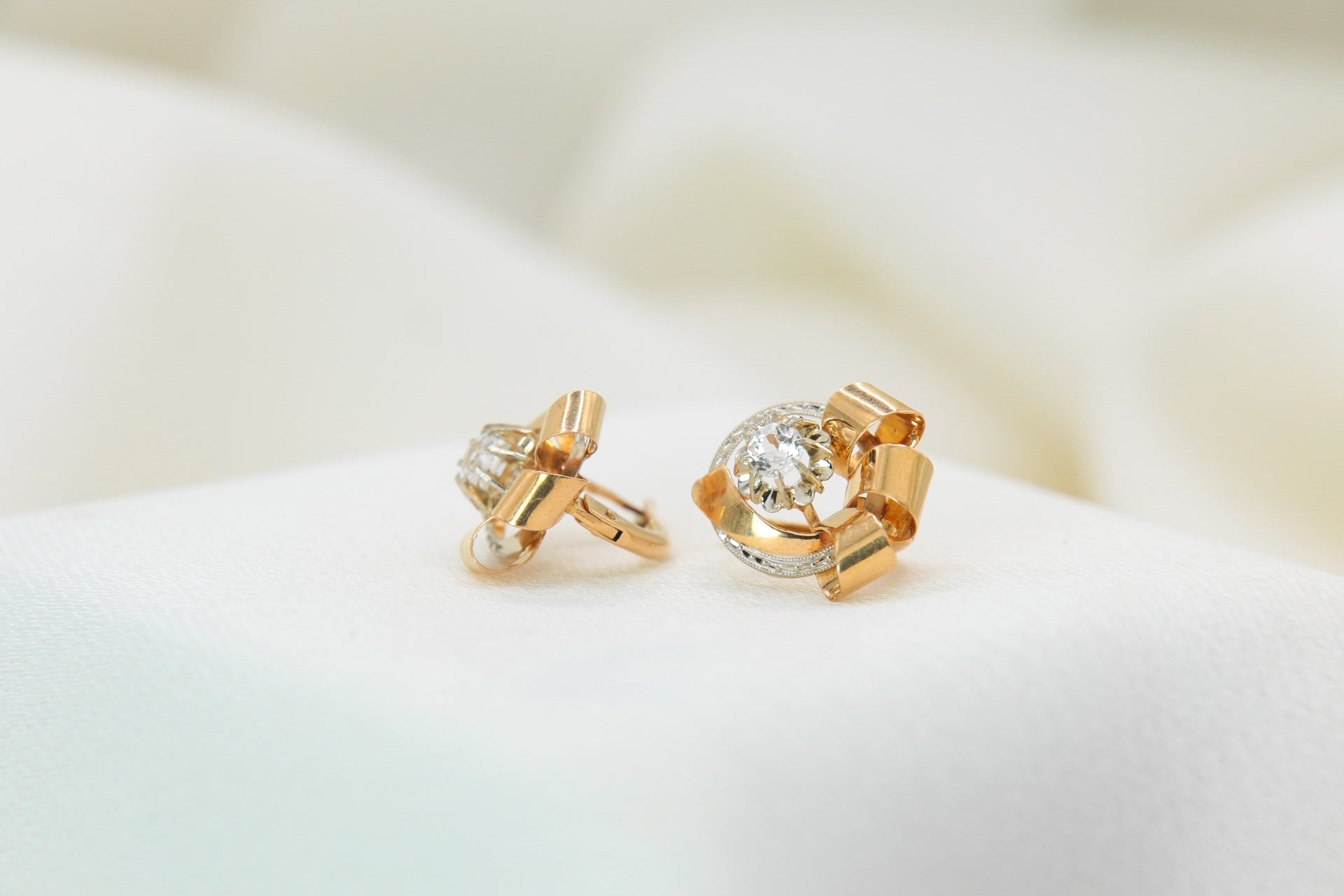 1950 Rose Gold Earrings Decorated with Three Knots