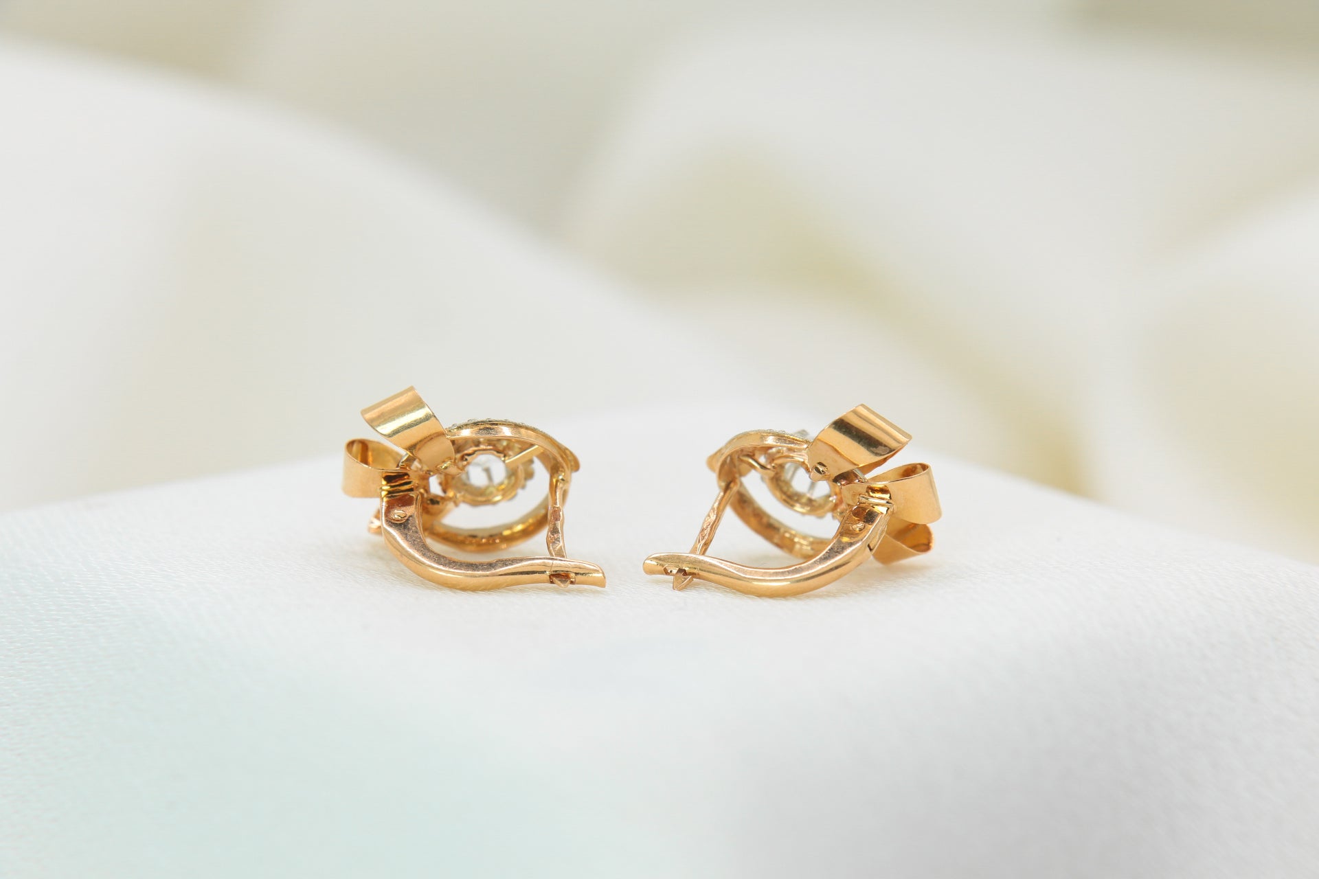 1950 Rose Gold Earrings Decorated with Three Knots