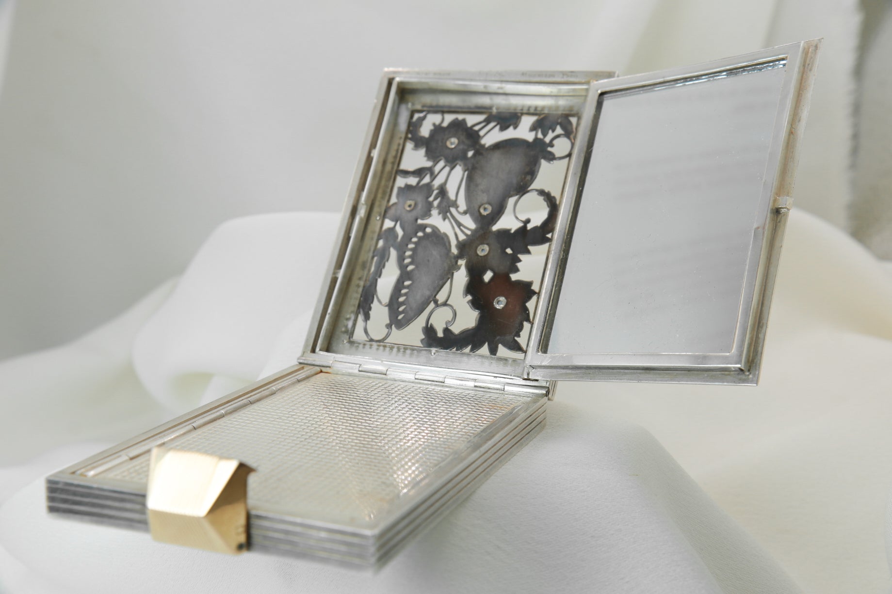 BOUCHERON Poudrier Paris argent or saphirs