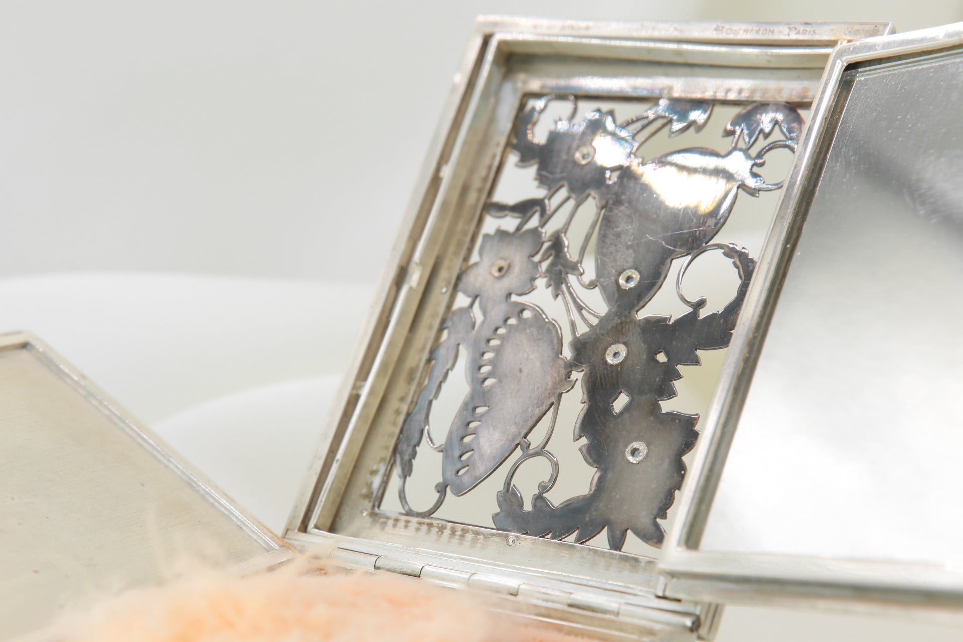 BOUCHERON Poudrier Paris argent or saphirs