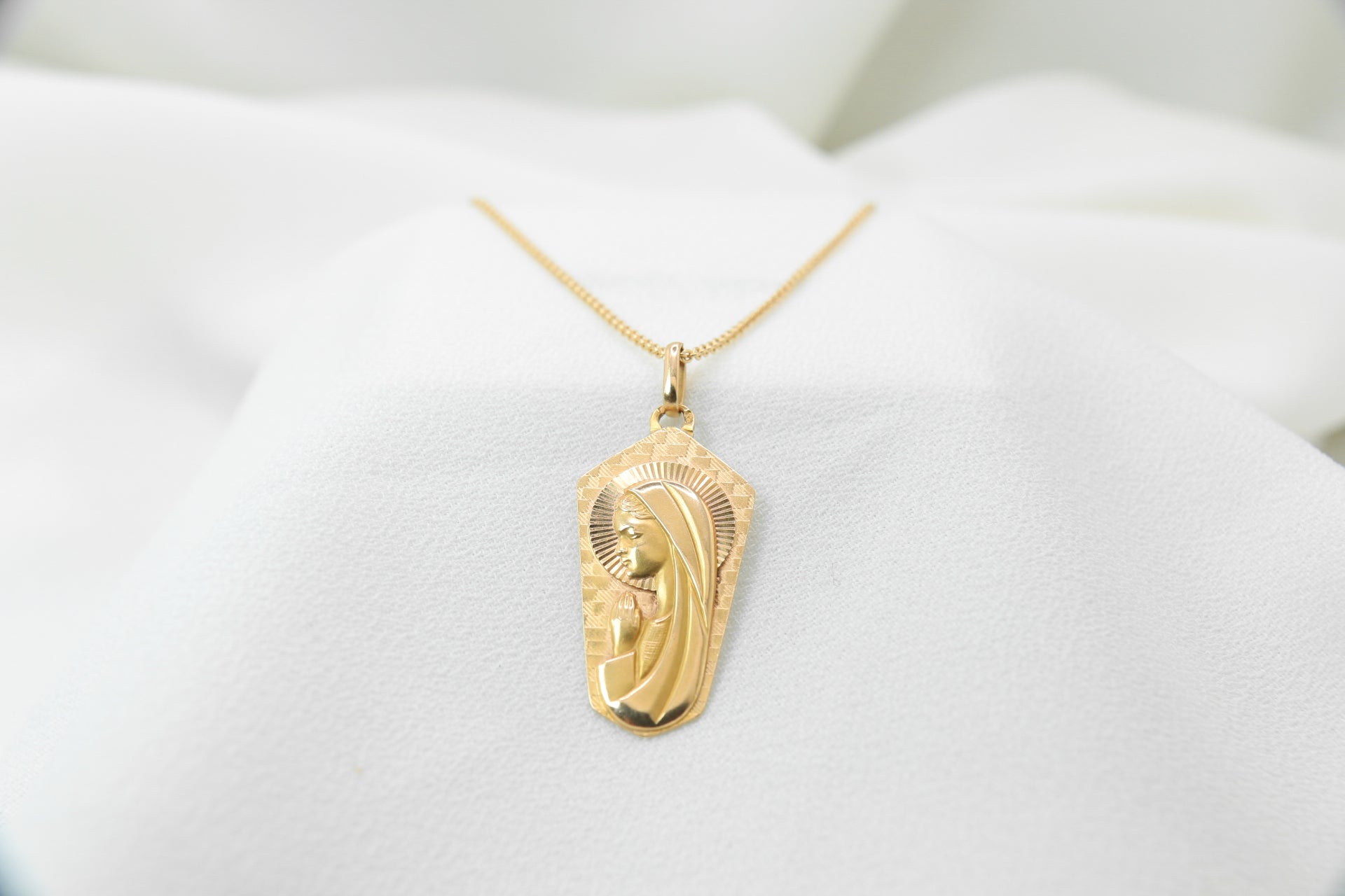 Religious Art-Deco Virgin Mary Medal in Gold