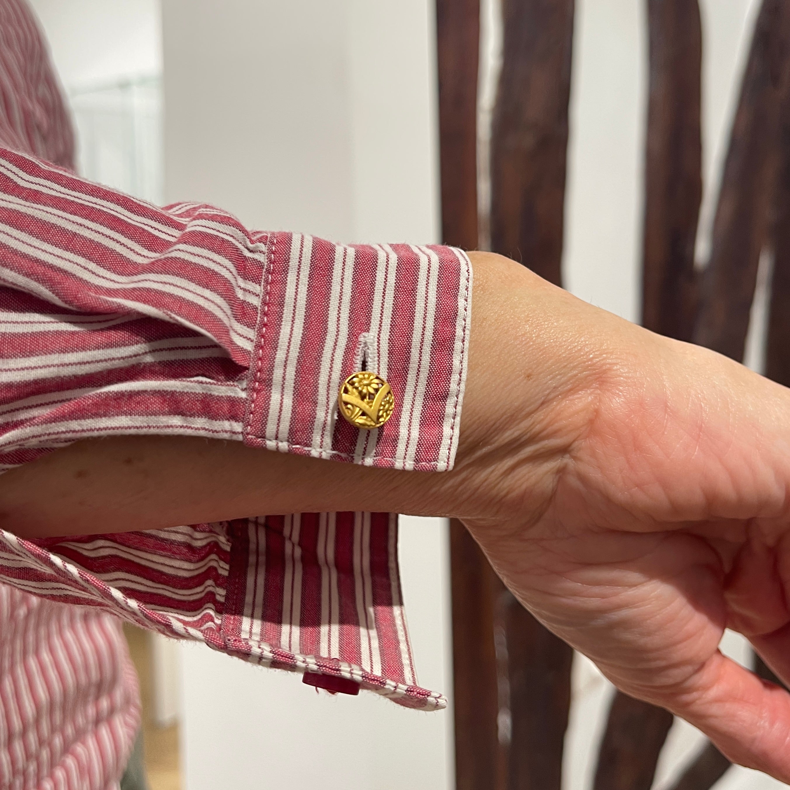 Art Nouveau Collar Buttons Flowers in Gold