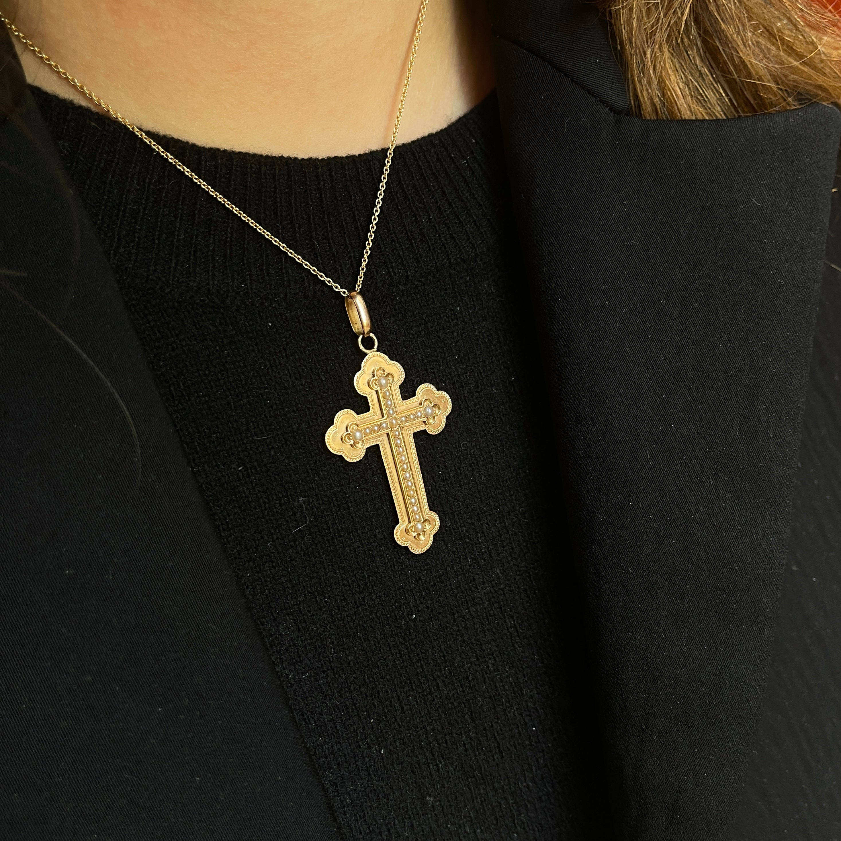 Antique cross pendant in gold and fine pearls - circa 1860