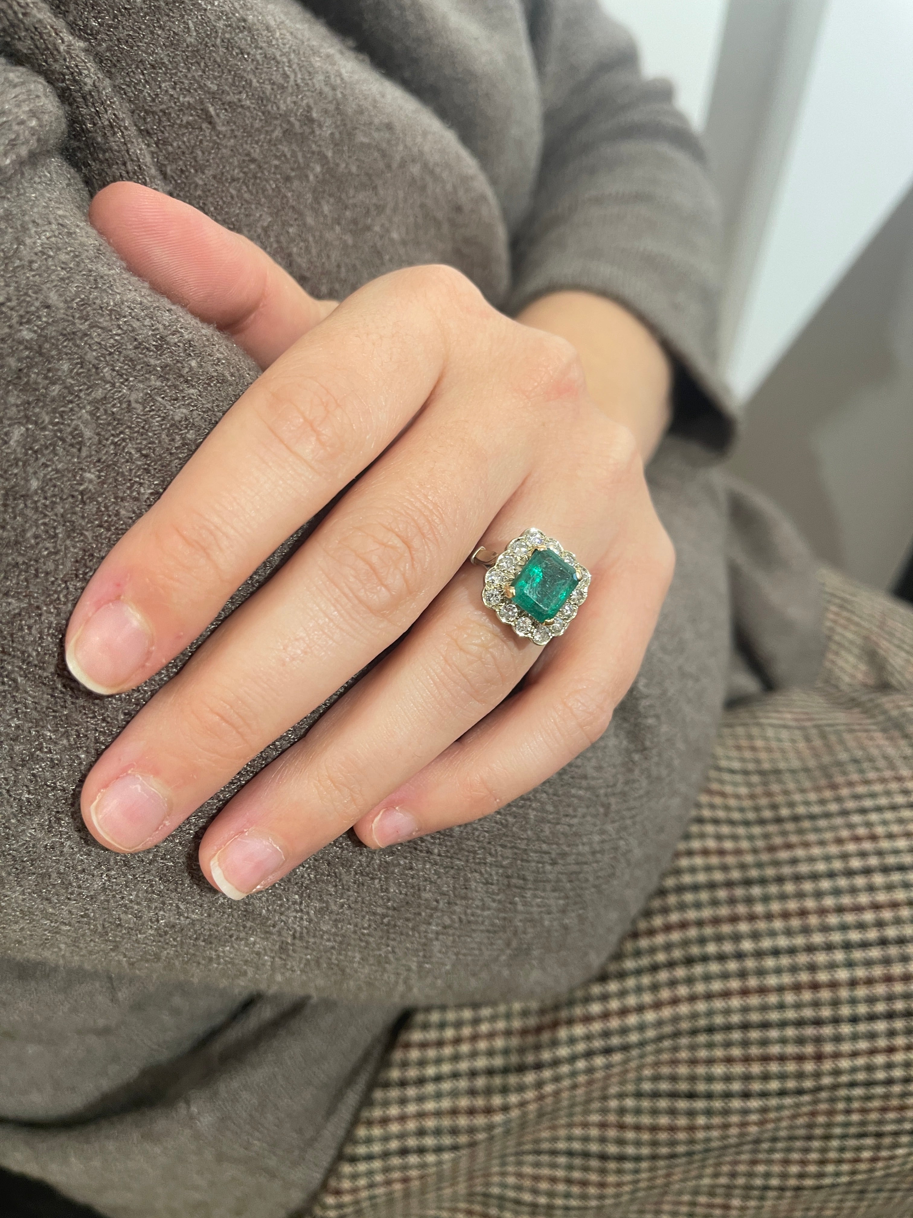 Bague marguerite vintage en or, émeraude et diamants