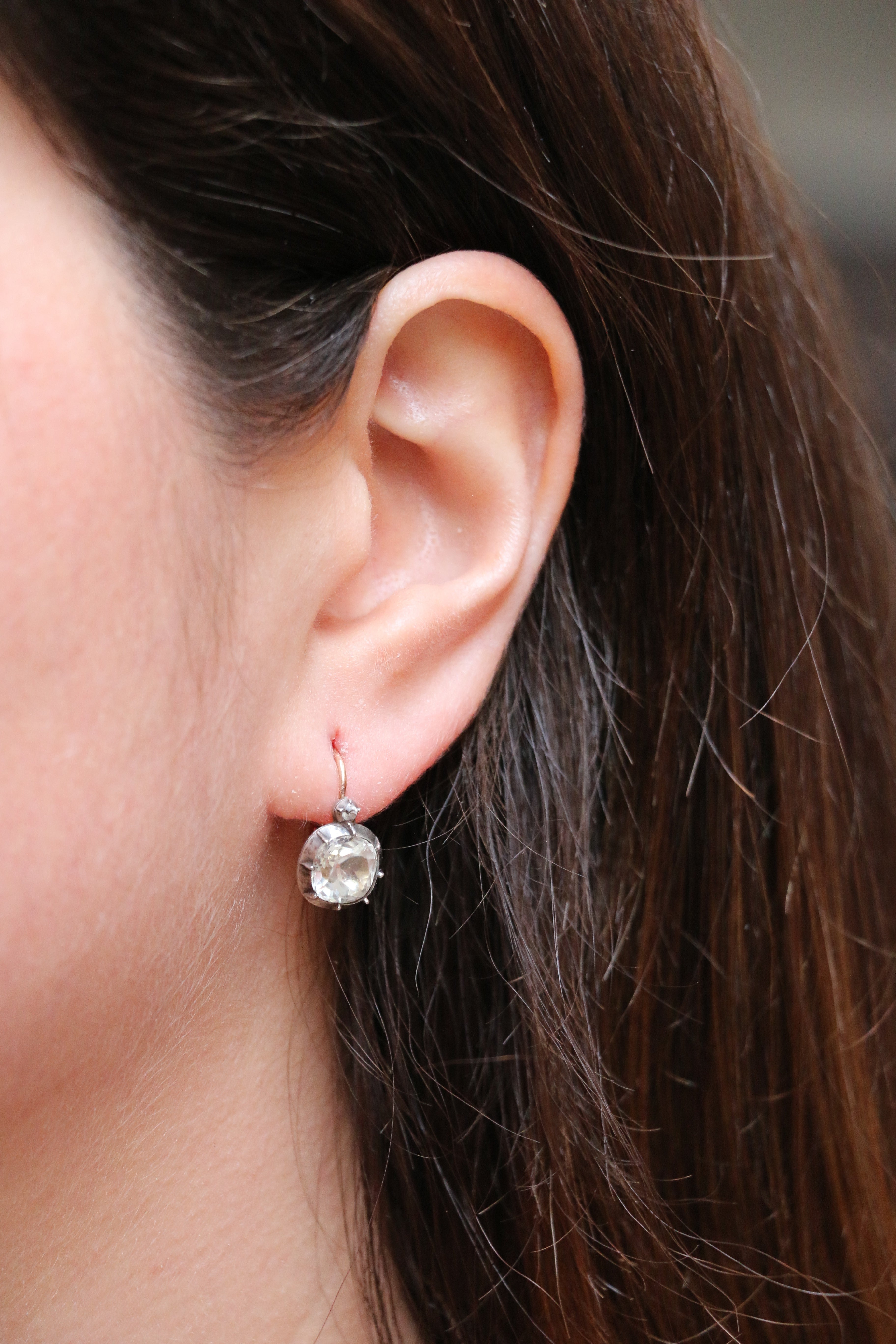 Old sleeper earrings in gold and Rhine stones