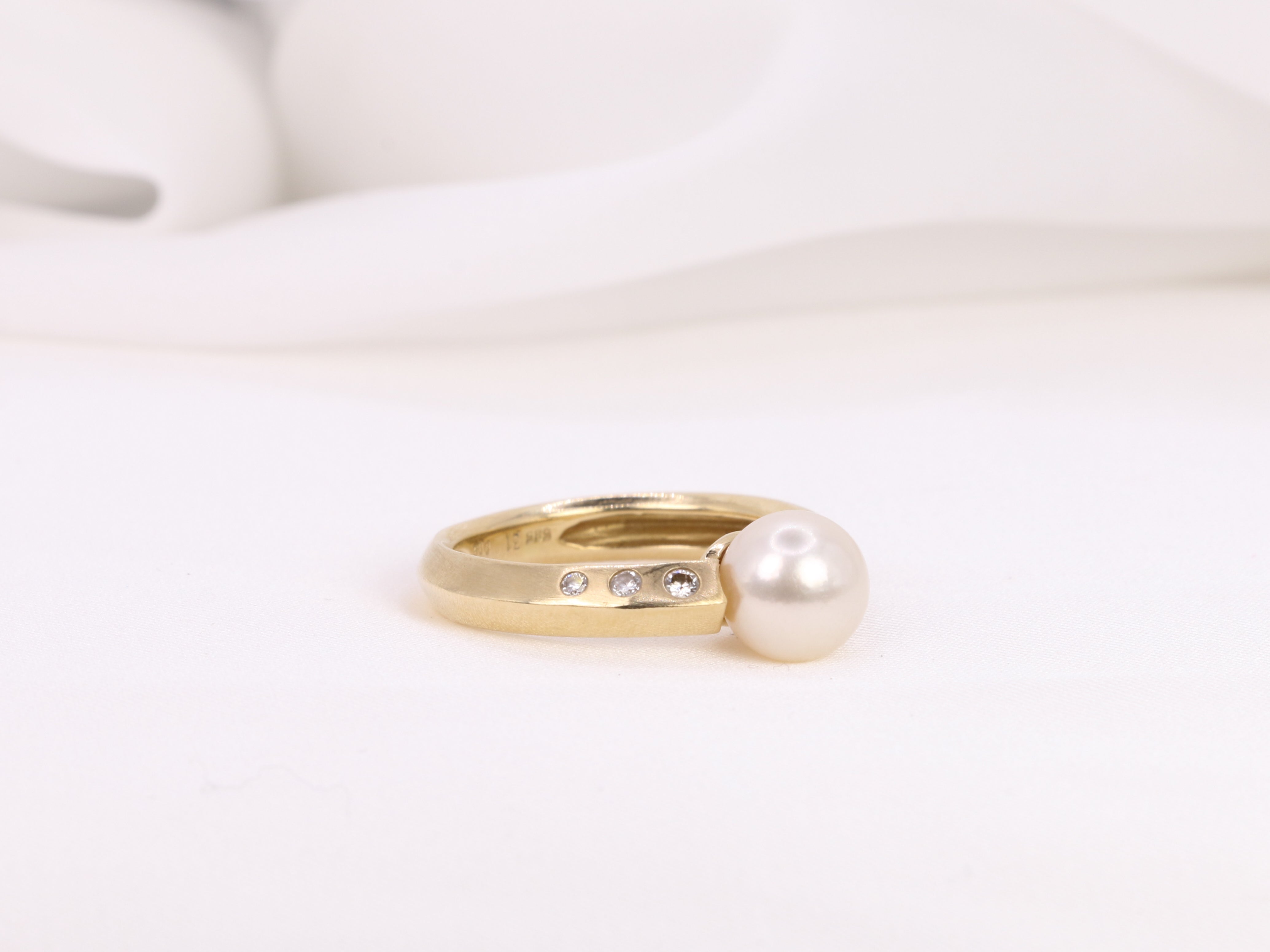 Vintage gold, pearl and diamond ring