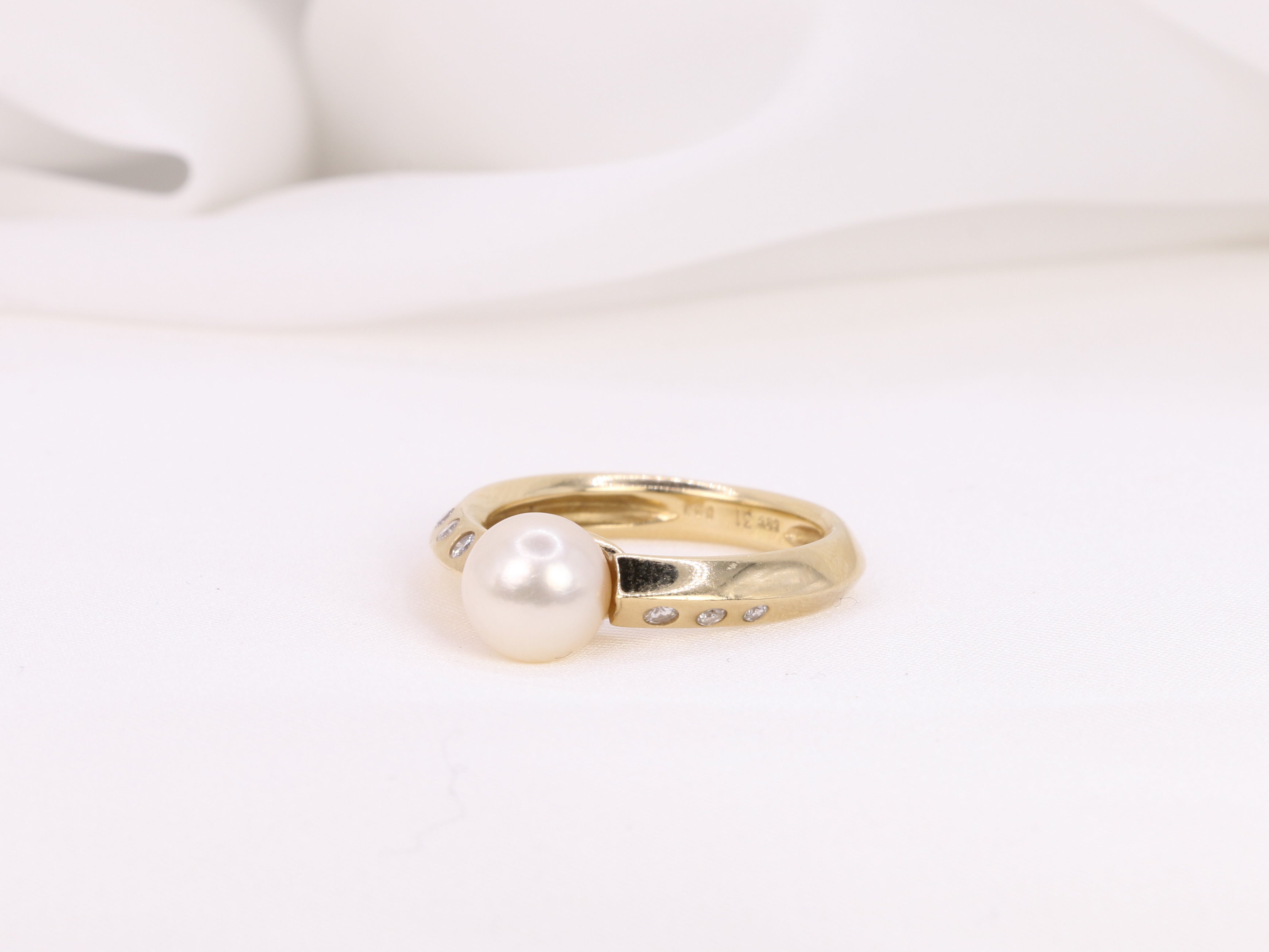 Vintage gold, pearl and diamond ring
