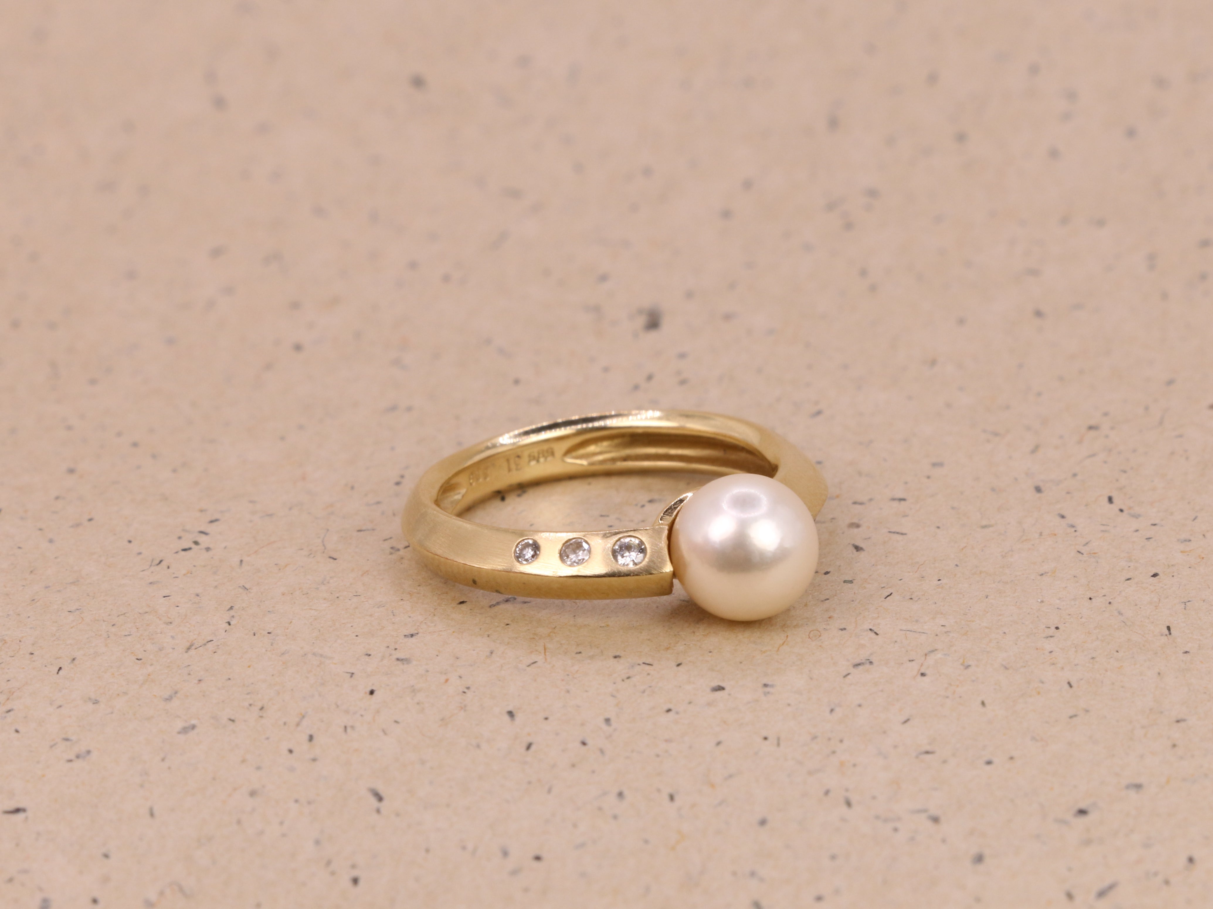 Vintage gold, pearl and diamond ring