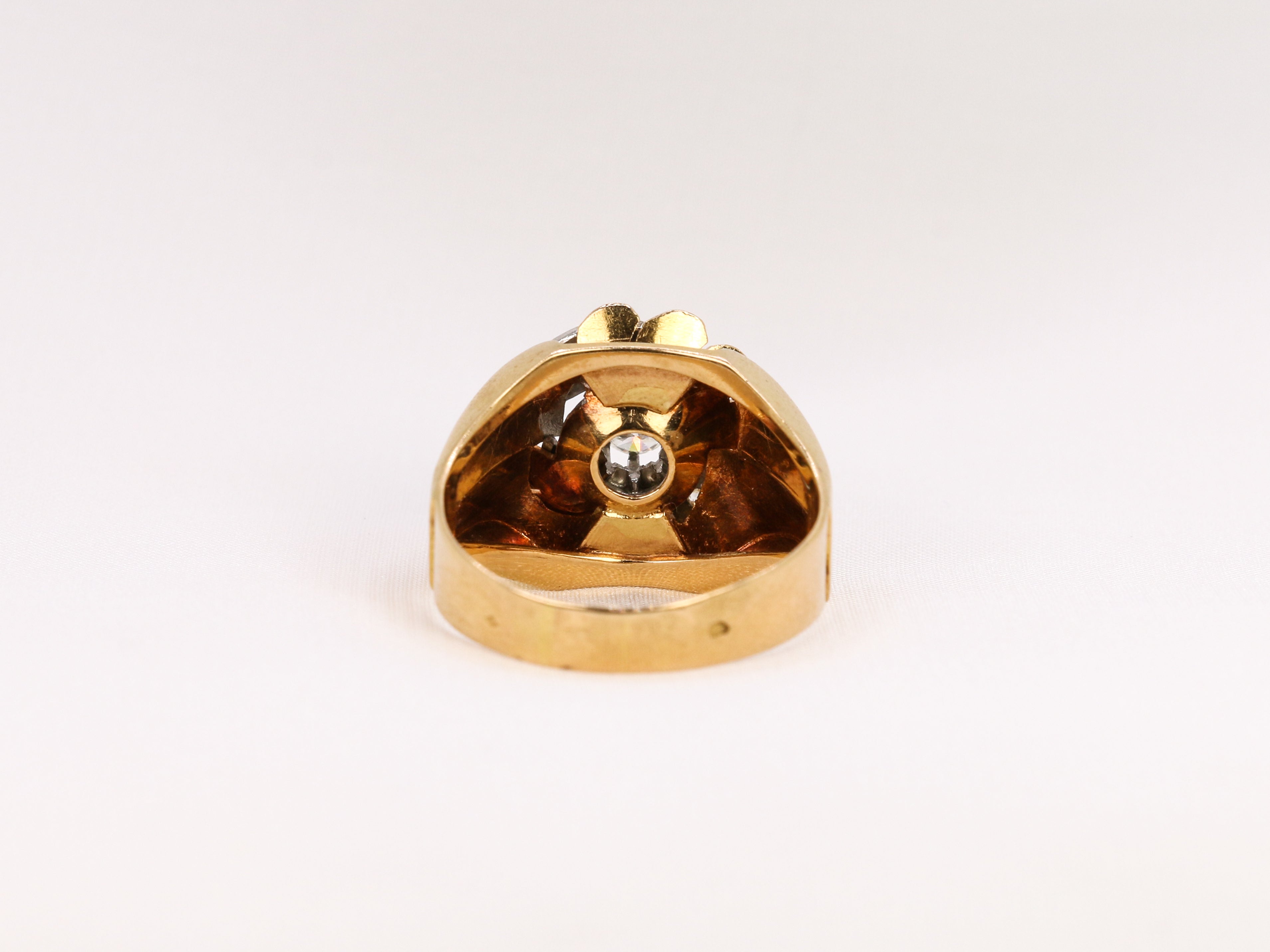 Art Deco Tank ring in gold and diamonds