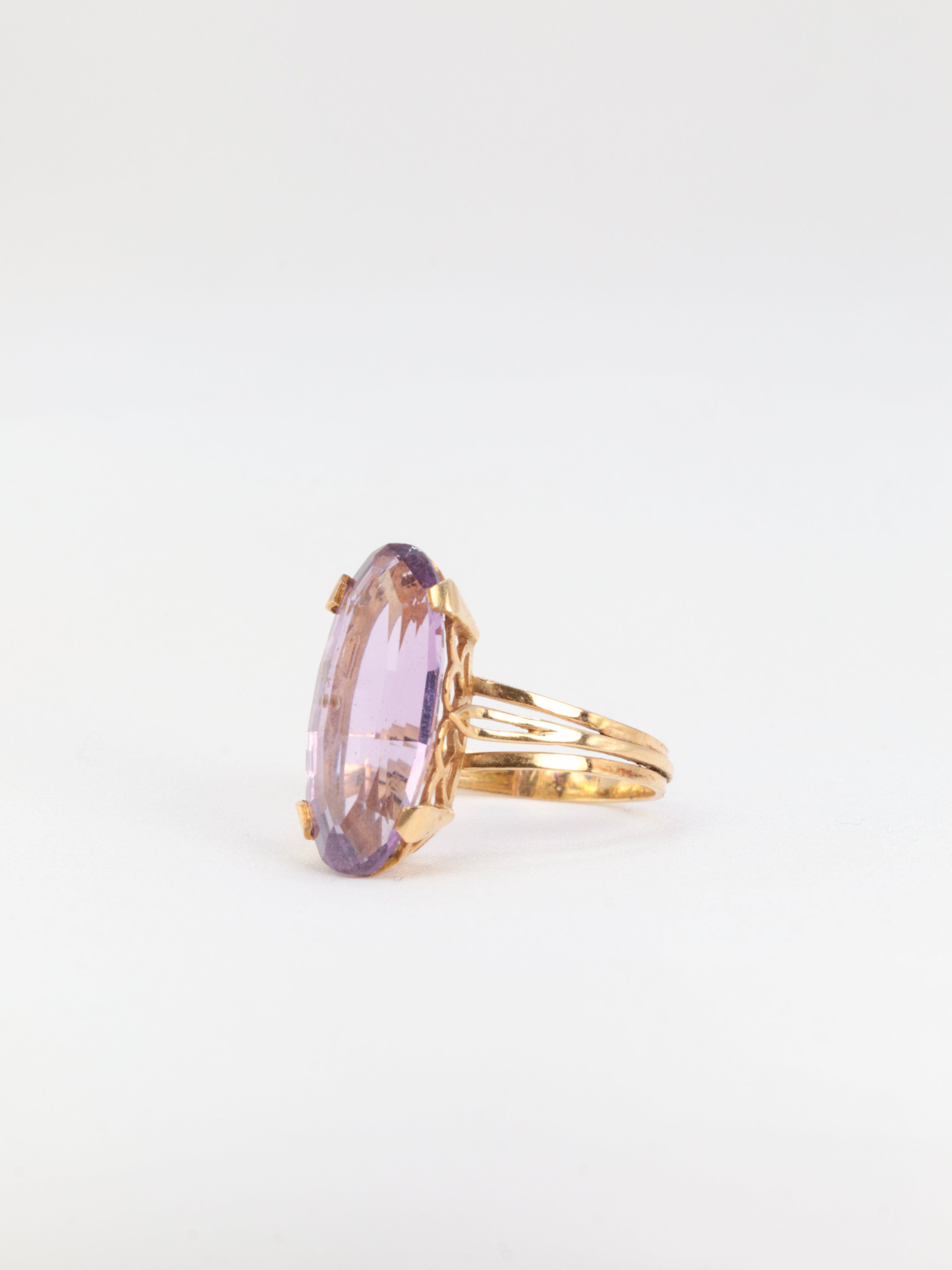 Bague Vintage en Or et Améthyste Movale