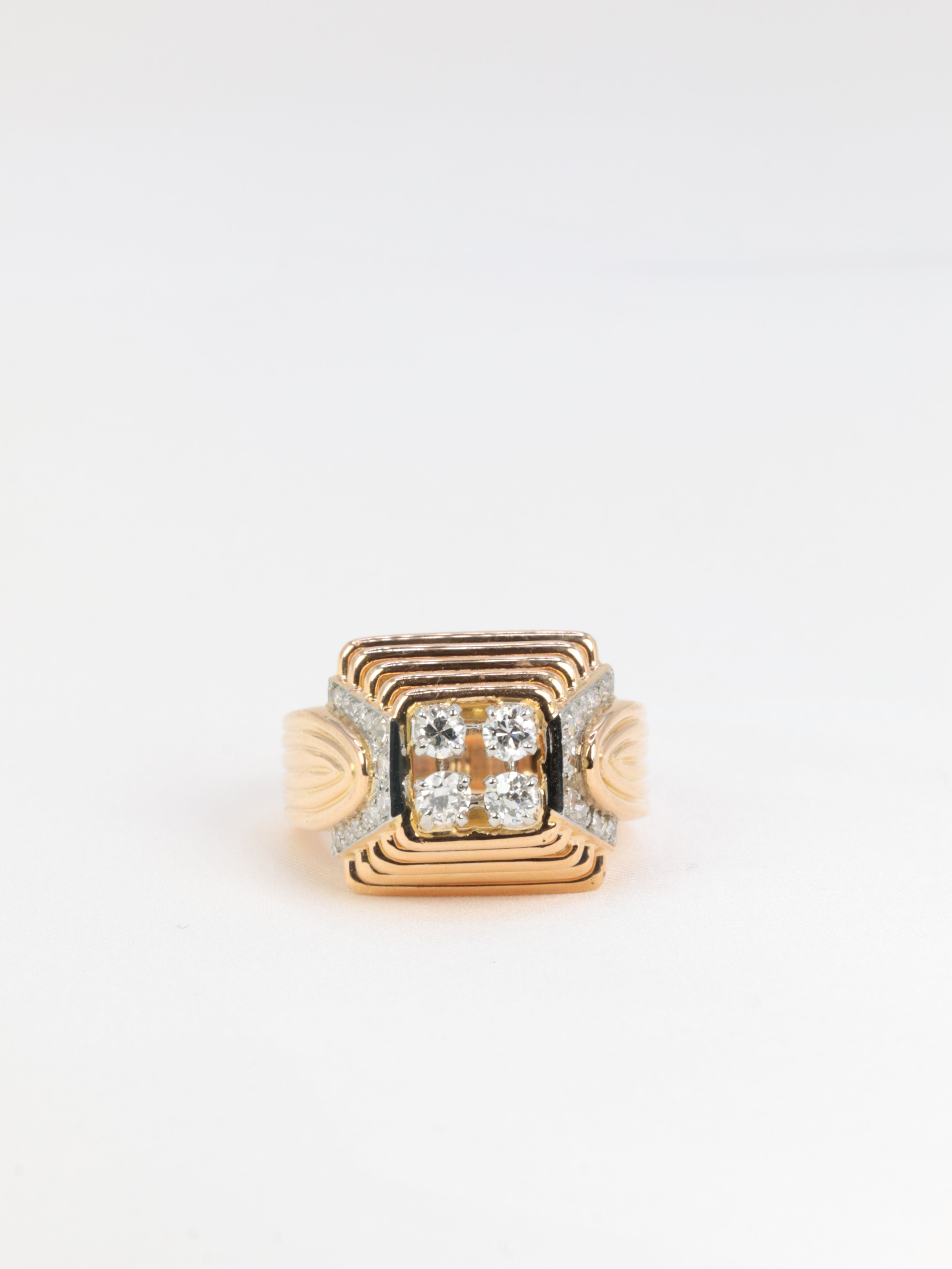 Vintage pyramid ring in 18k gold and diamonds - 1950s